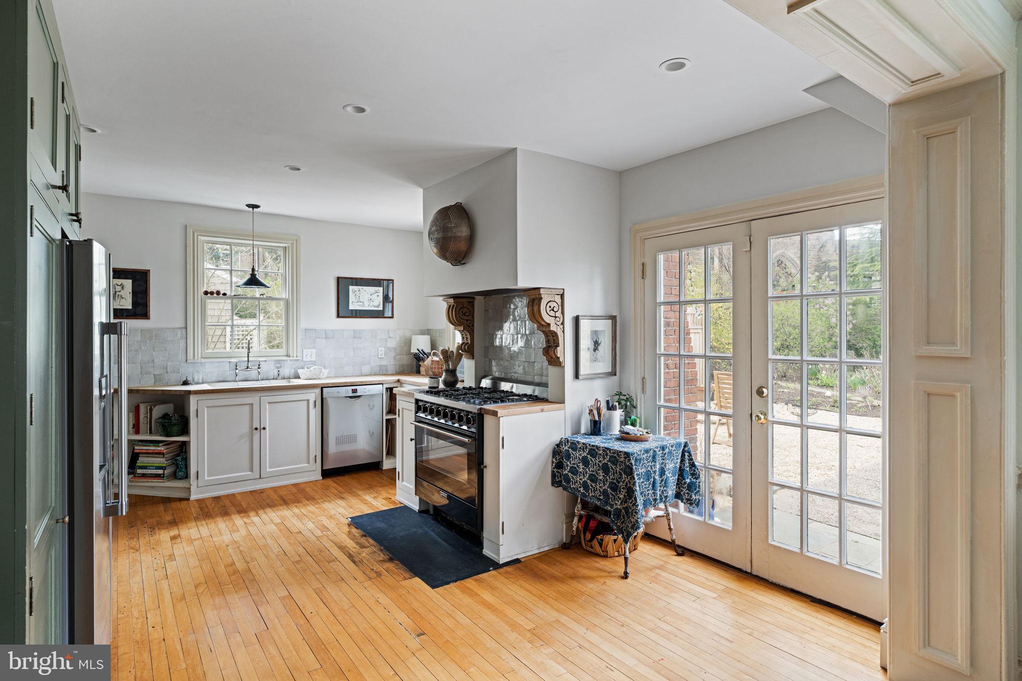 CHESTNUT HILL - Residential