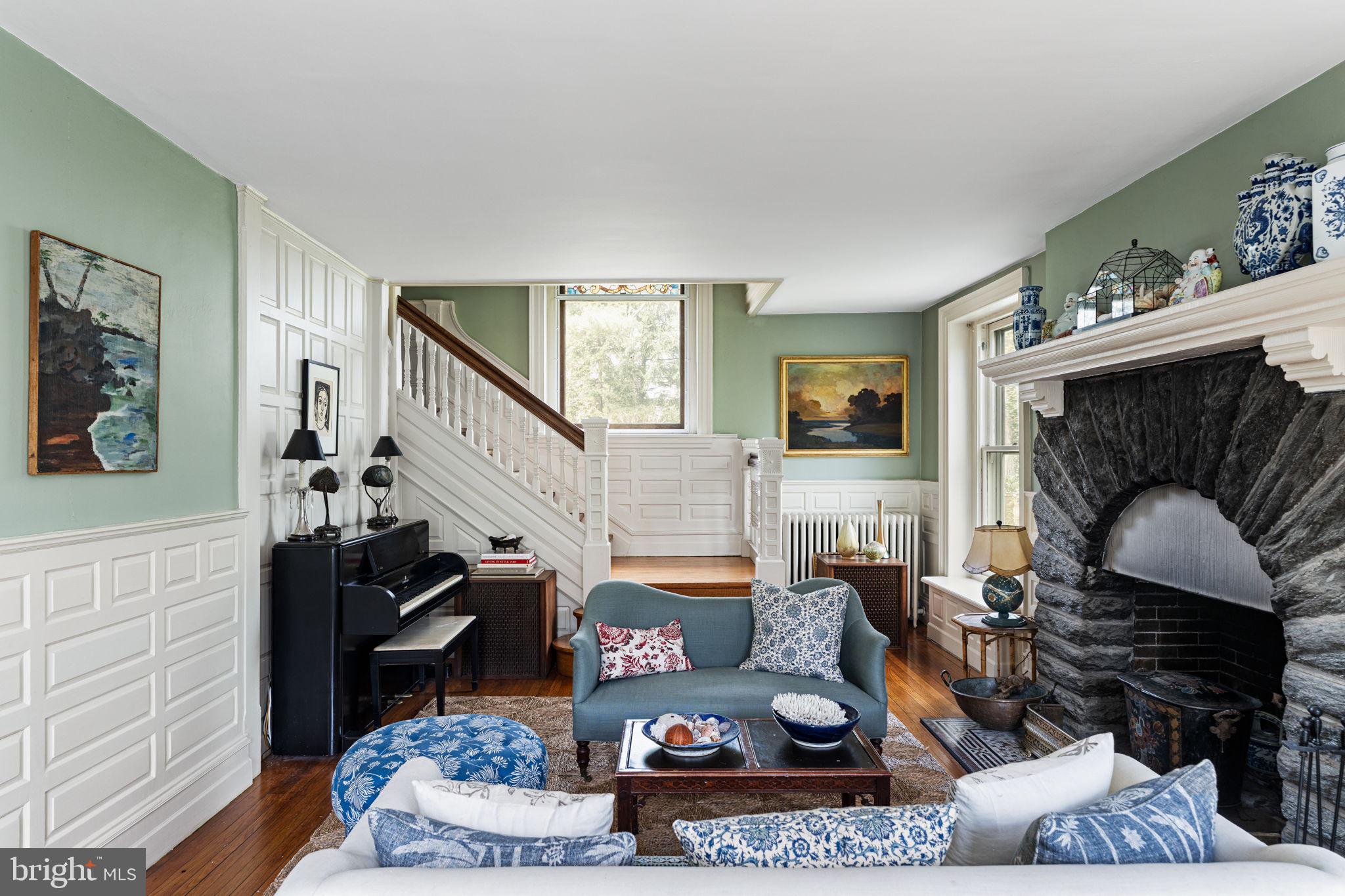 CHESTNUT HILL - Residential