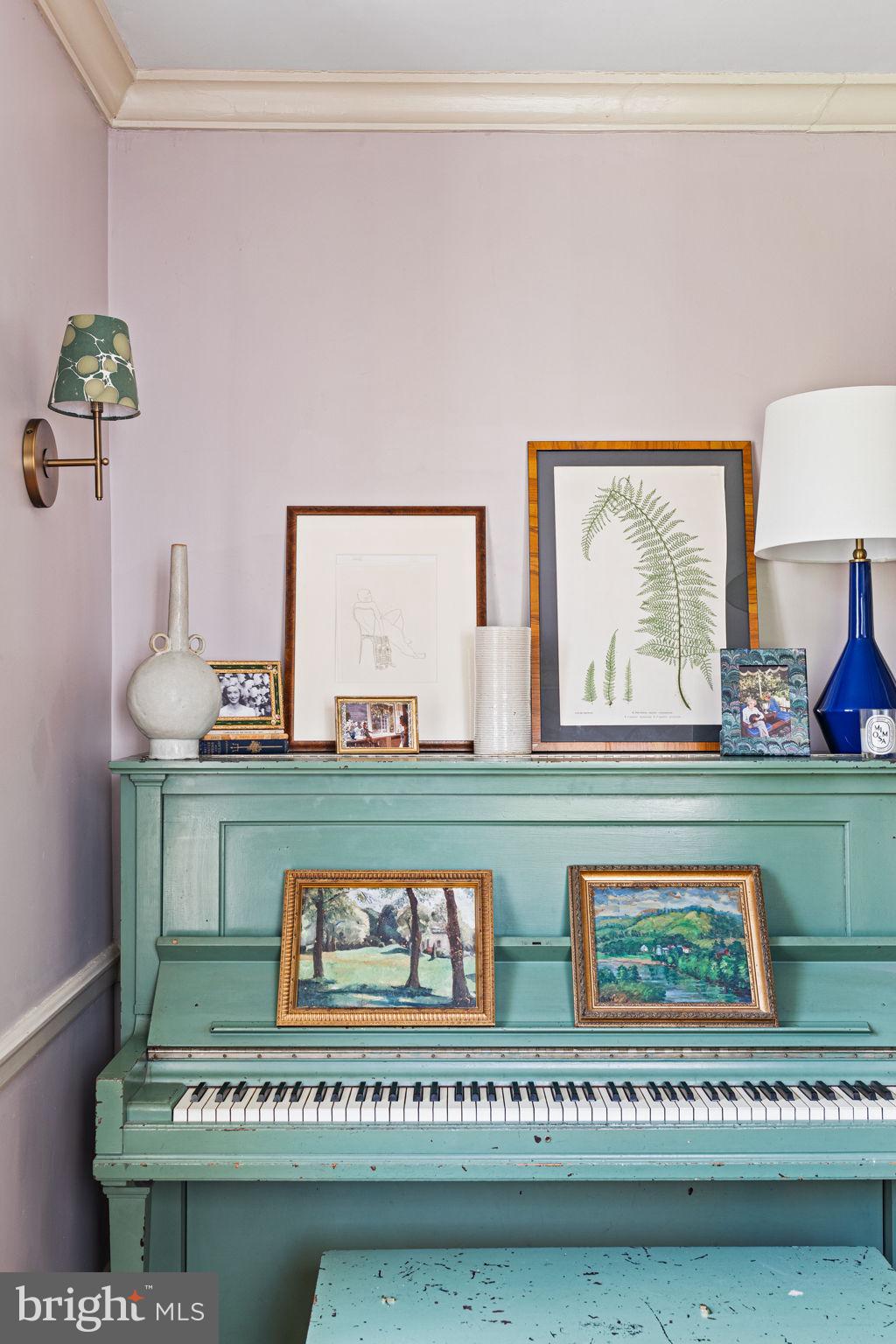 CHESTNUT HILL - Residential