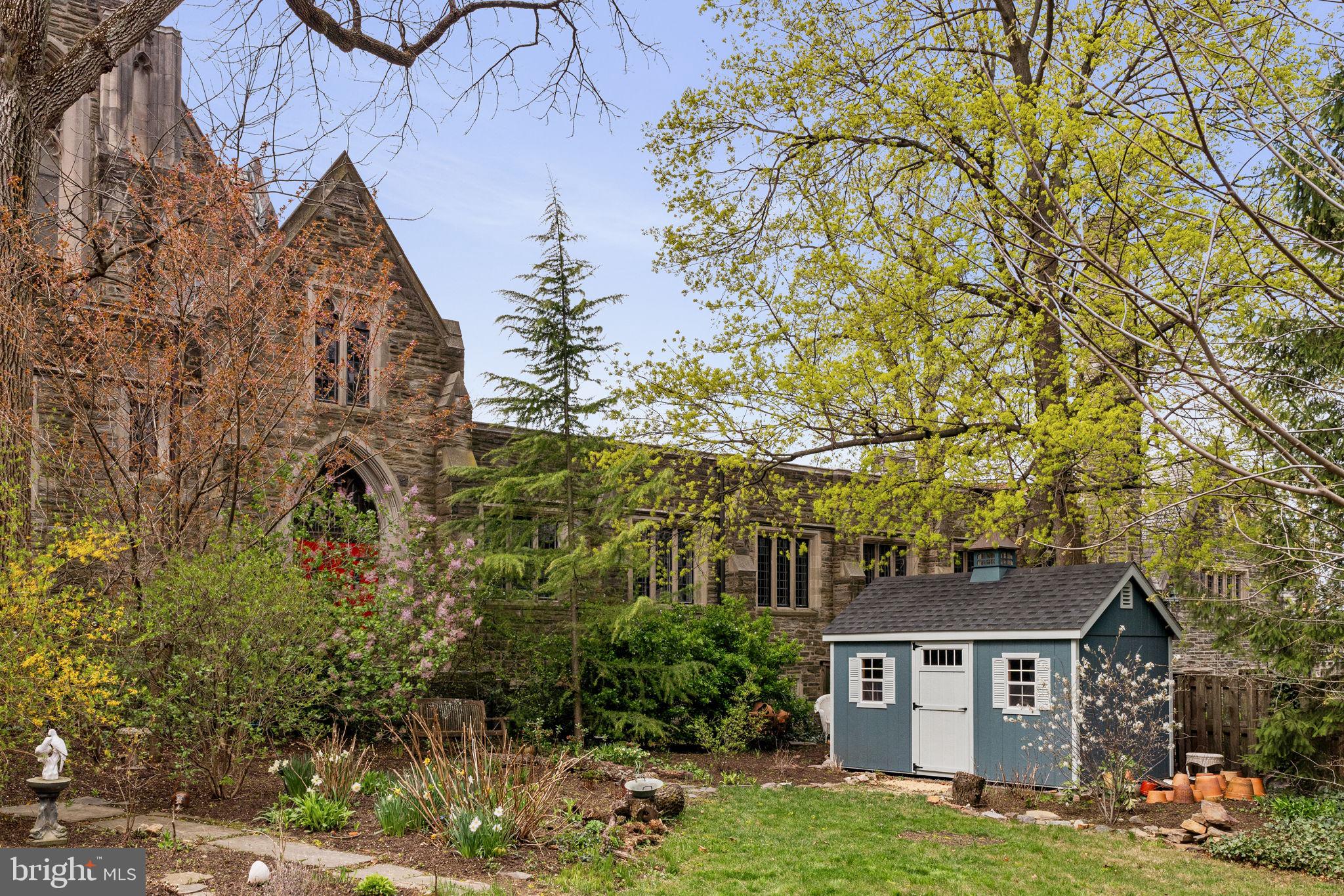 CHESTNUT HILL - Residential