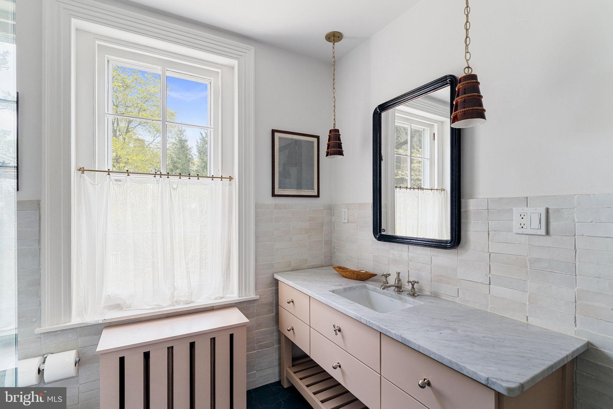 CHESTNUT HILL - Residential