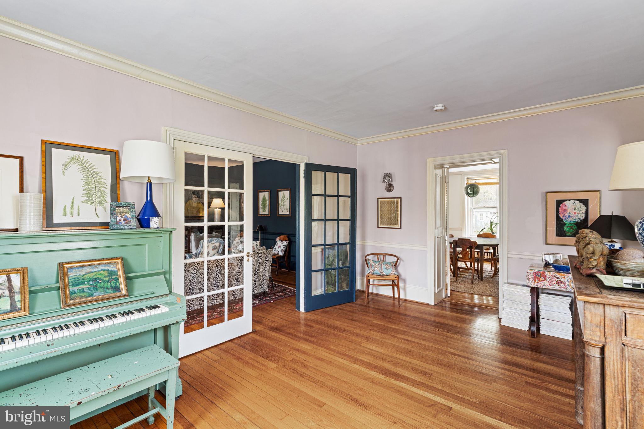 CHESTNUT HILL - Residential