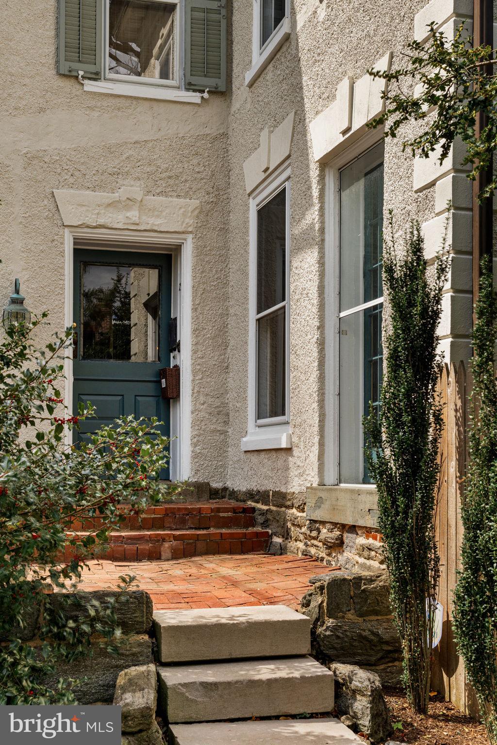 CHESTNUT HILL - Residential