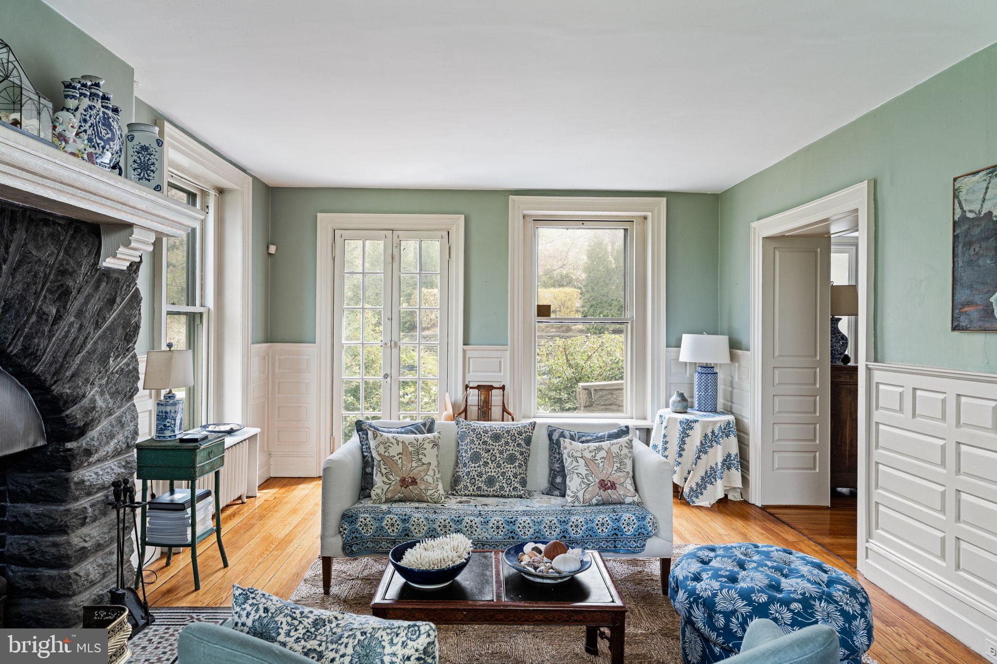 CHESTNUT HILL - Residential