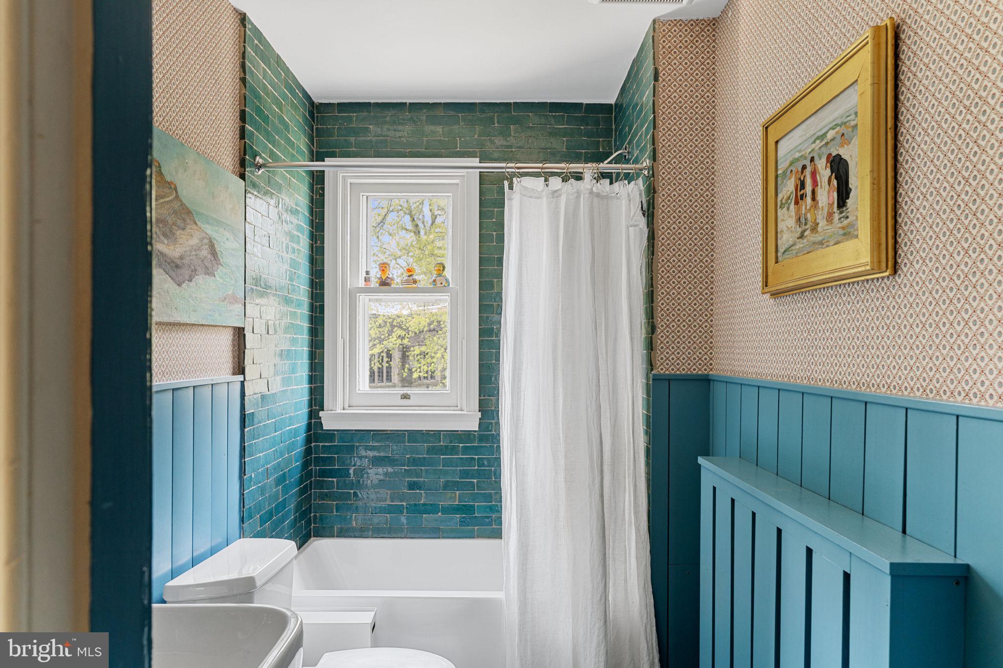 CHESTNUT HILL - Residential