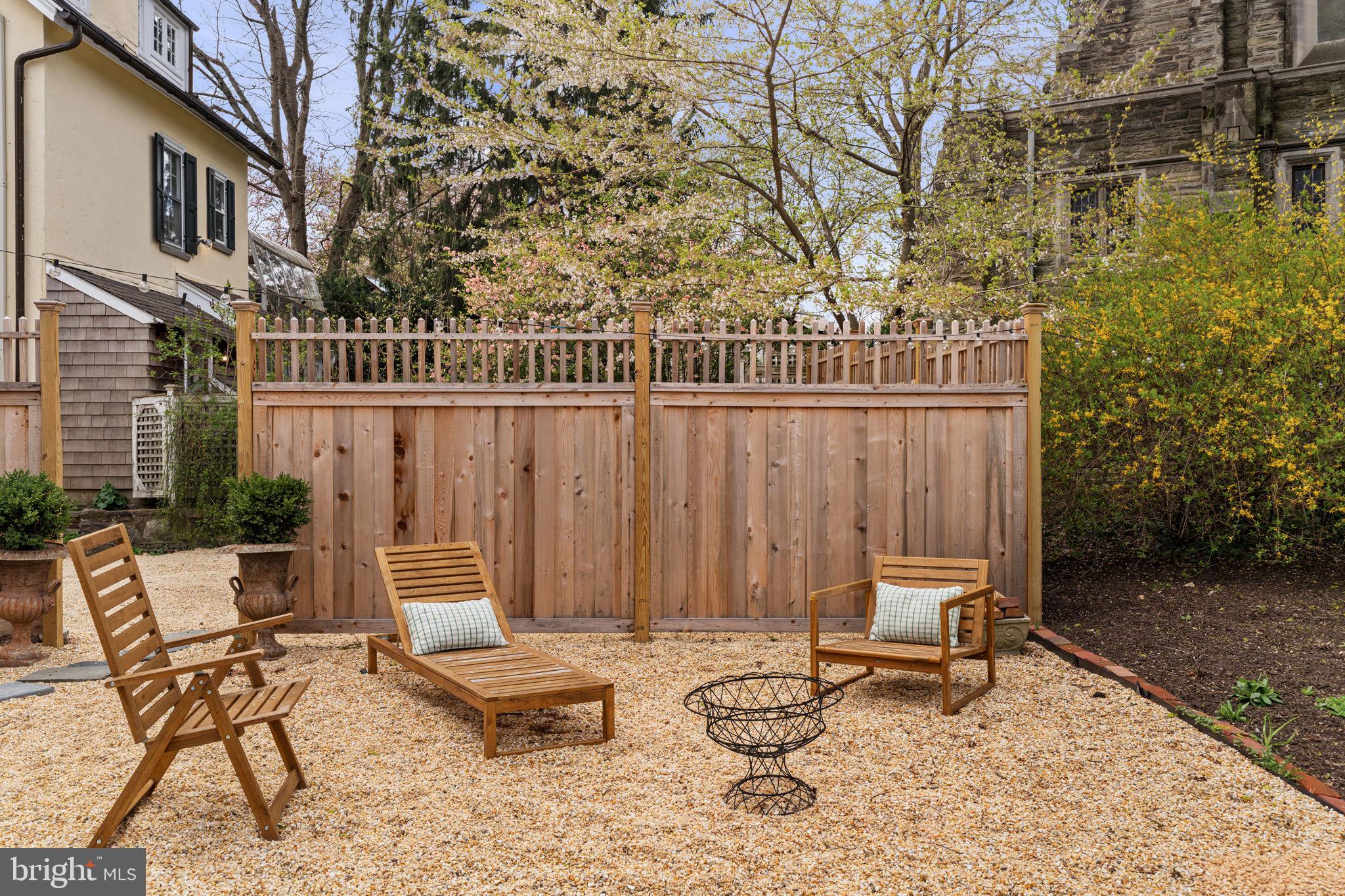 CHESTNUT HILL - Residential