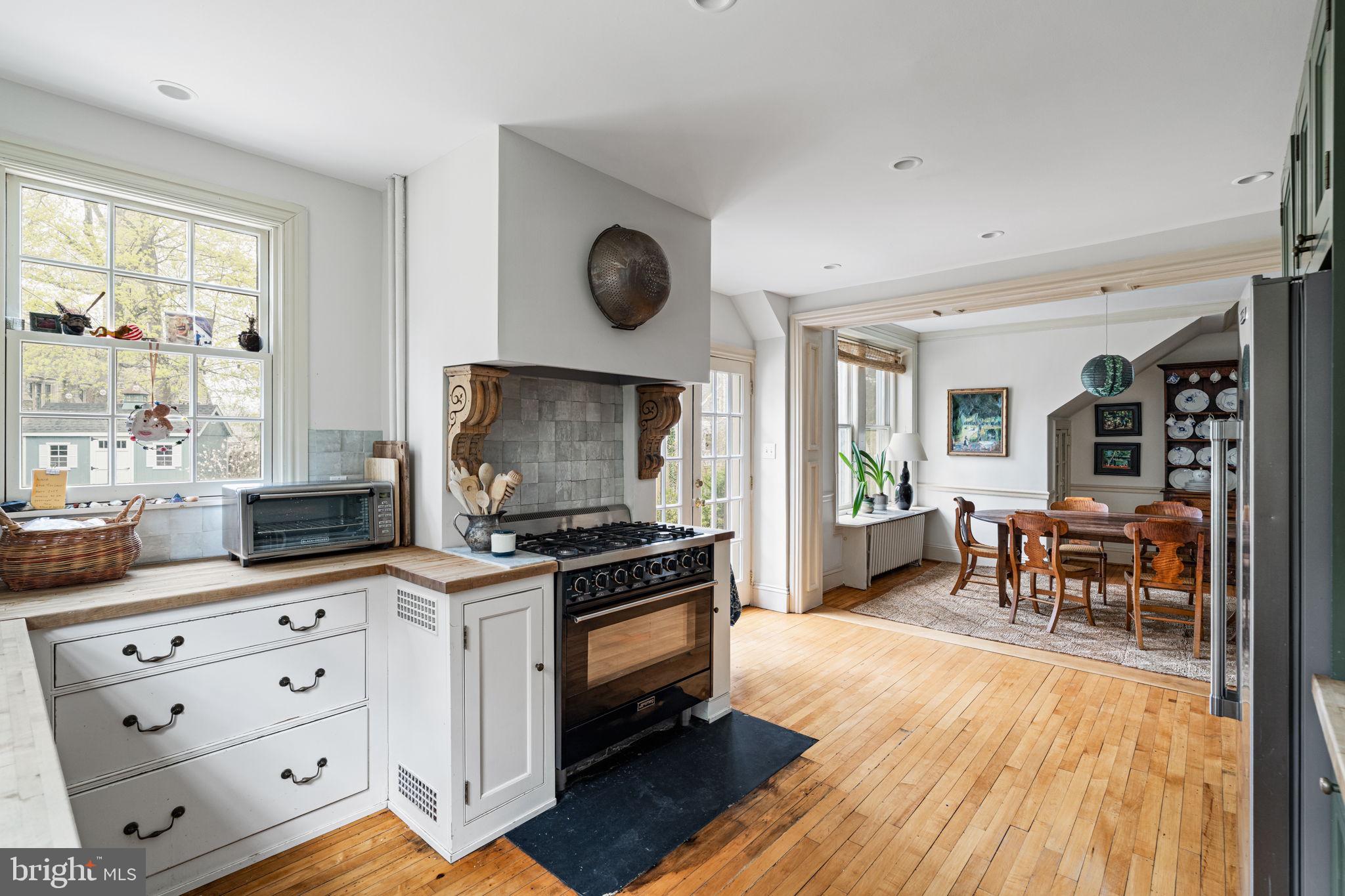 CHESTNUT HILL - Residential