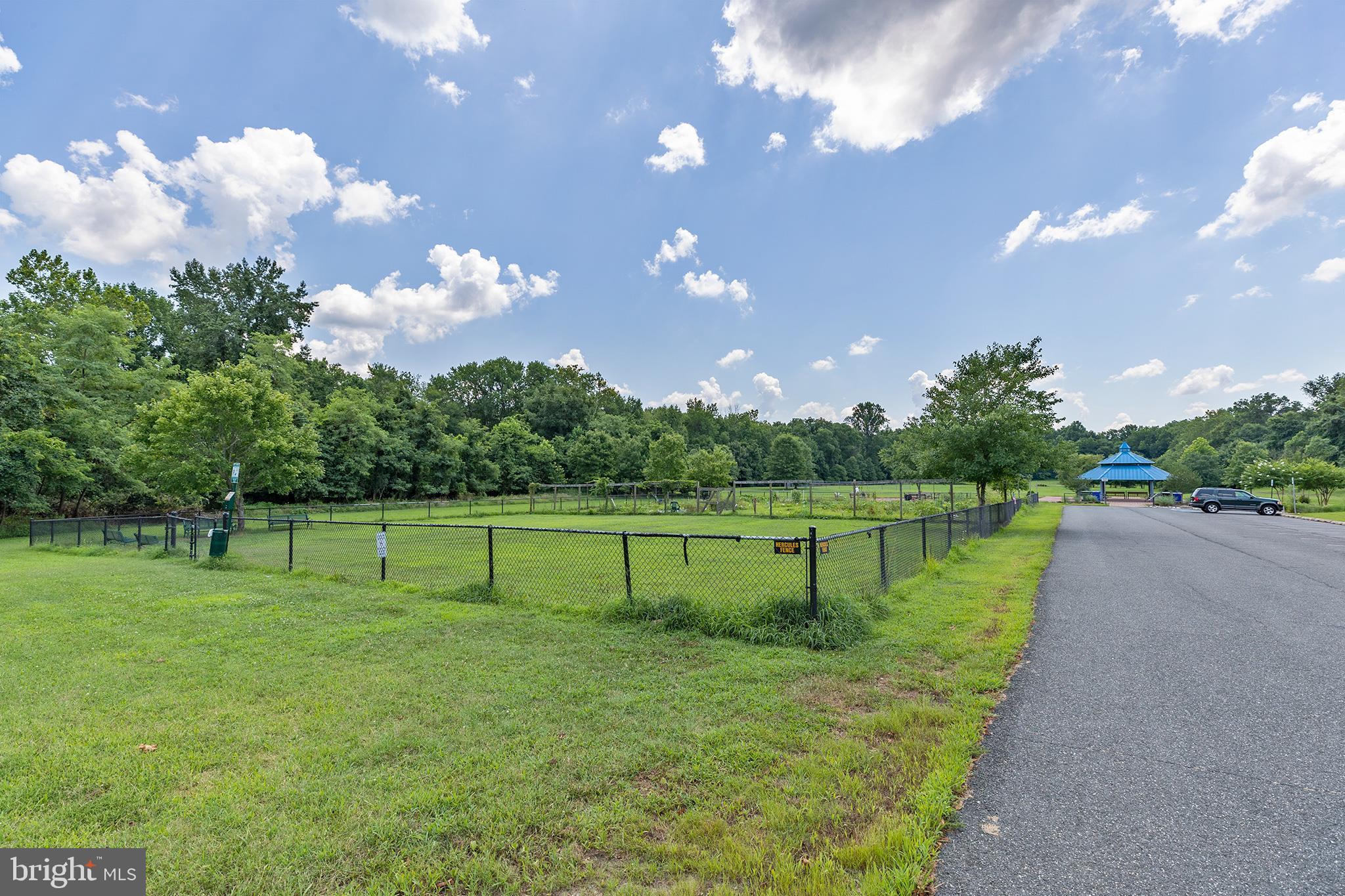 CAMERON GROVE - Residential