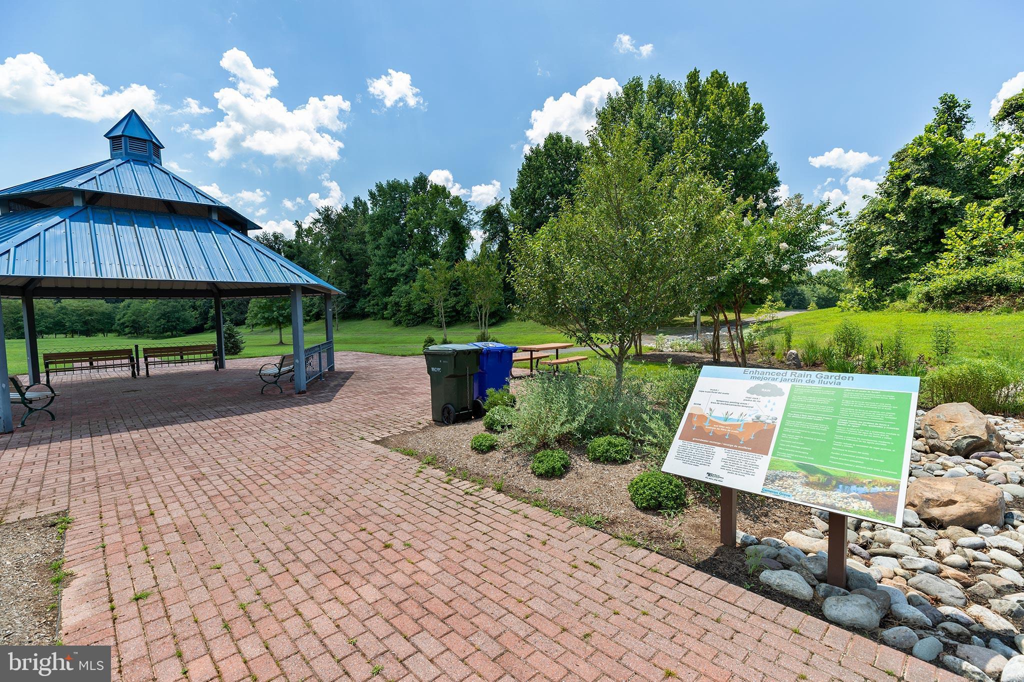 CAMERON GROVE - Residential