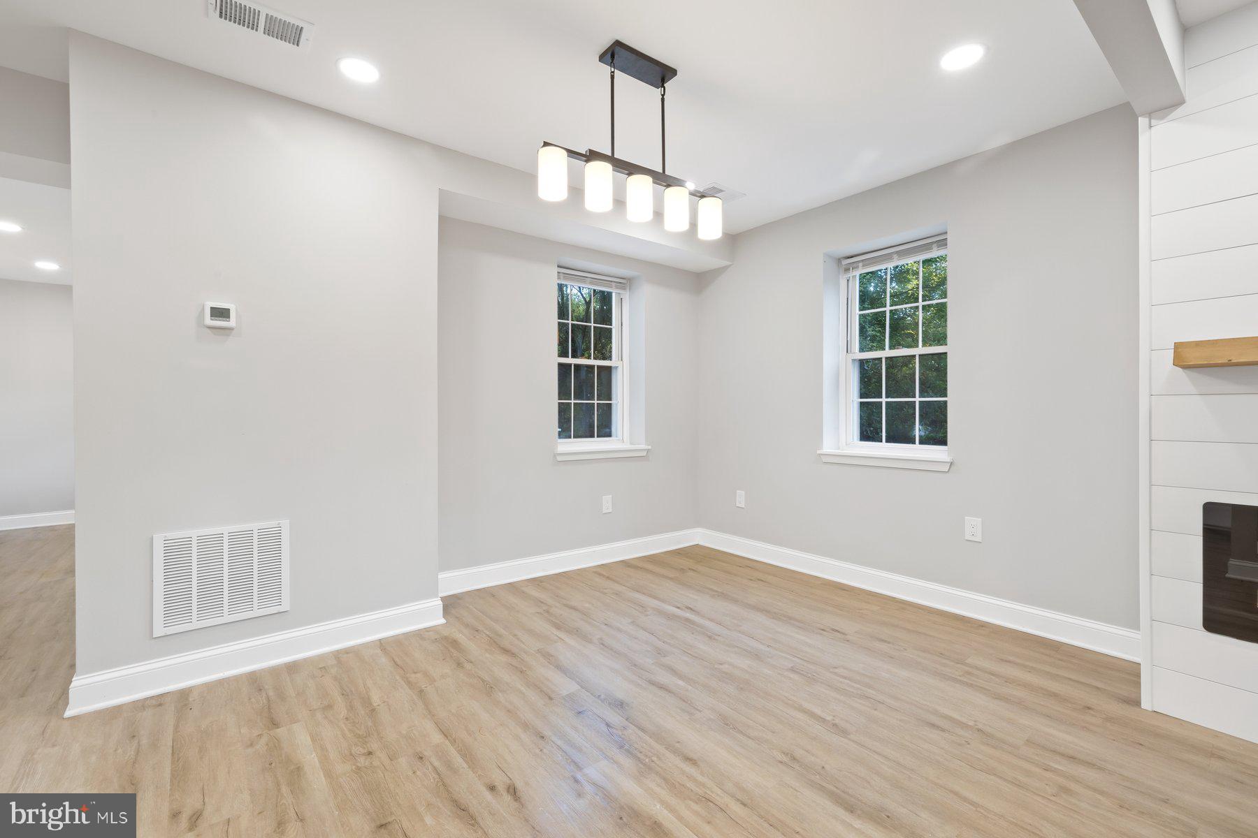 MIDDLETOWN - Residential