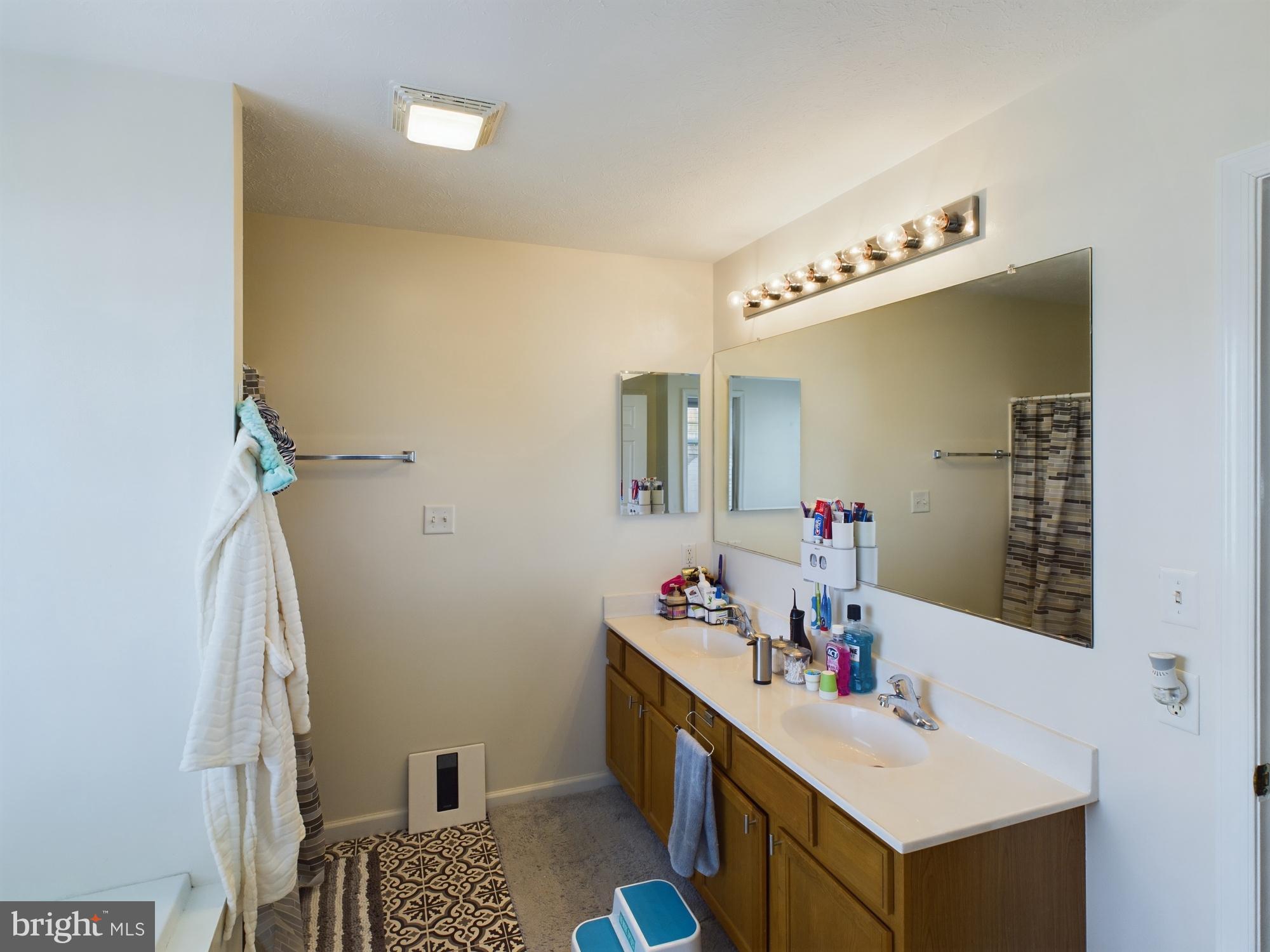 RIDGEFIELD - Residential