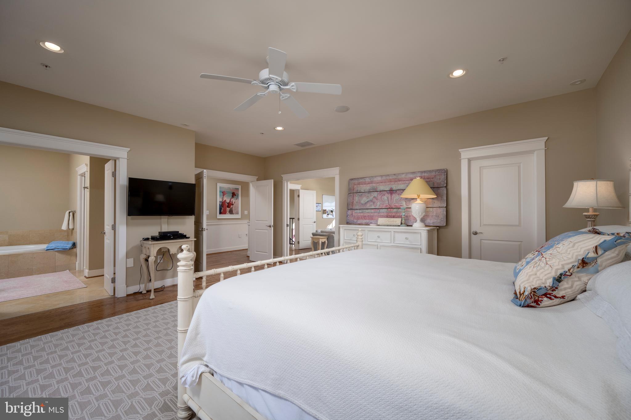 SUNSET ISLAND - Residential