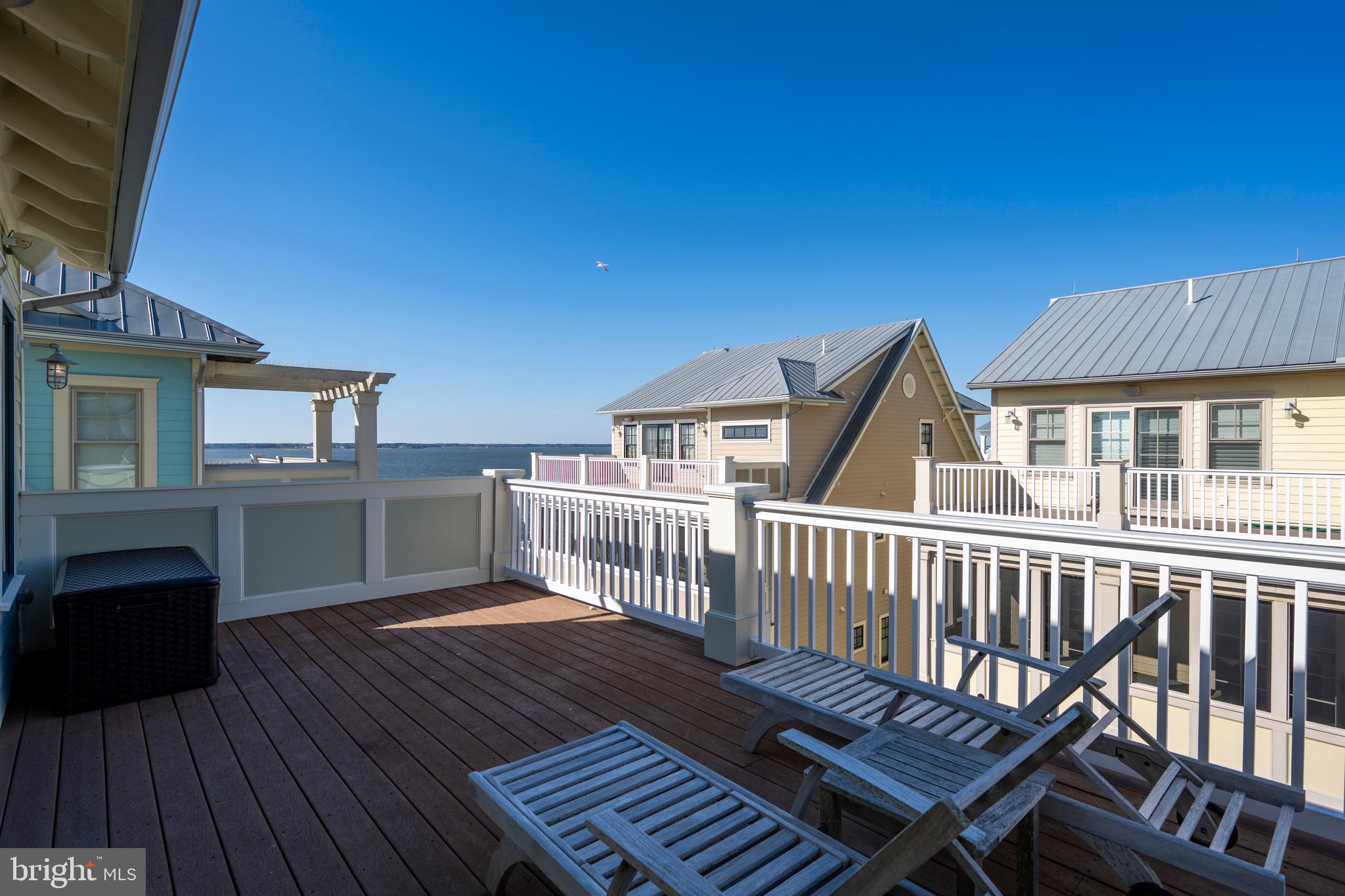 SUNSET ISLAND - Residential