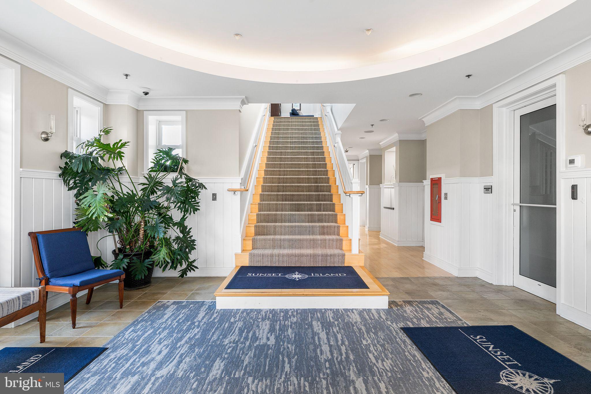 SUNSET ISLAND - Residential