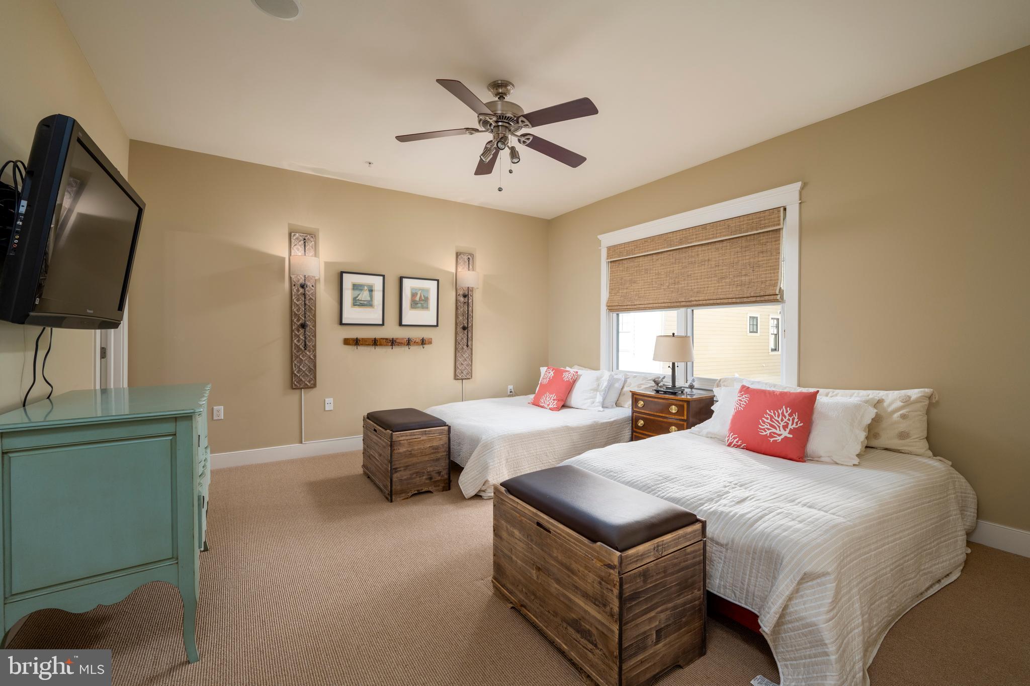 SUNSET ISLAND - Residential