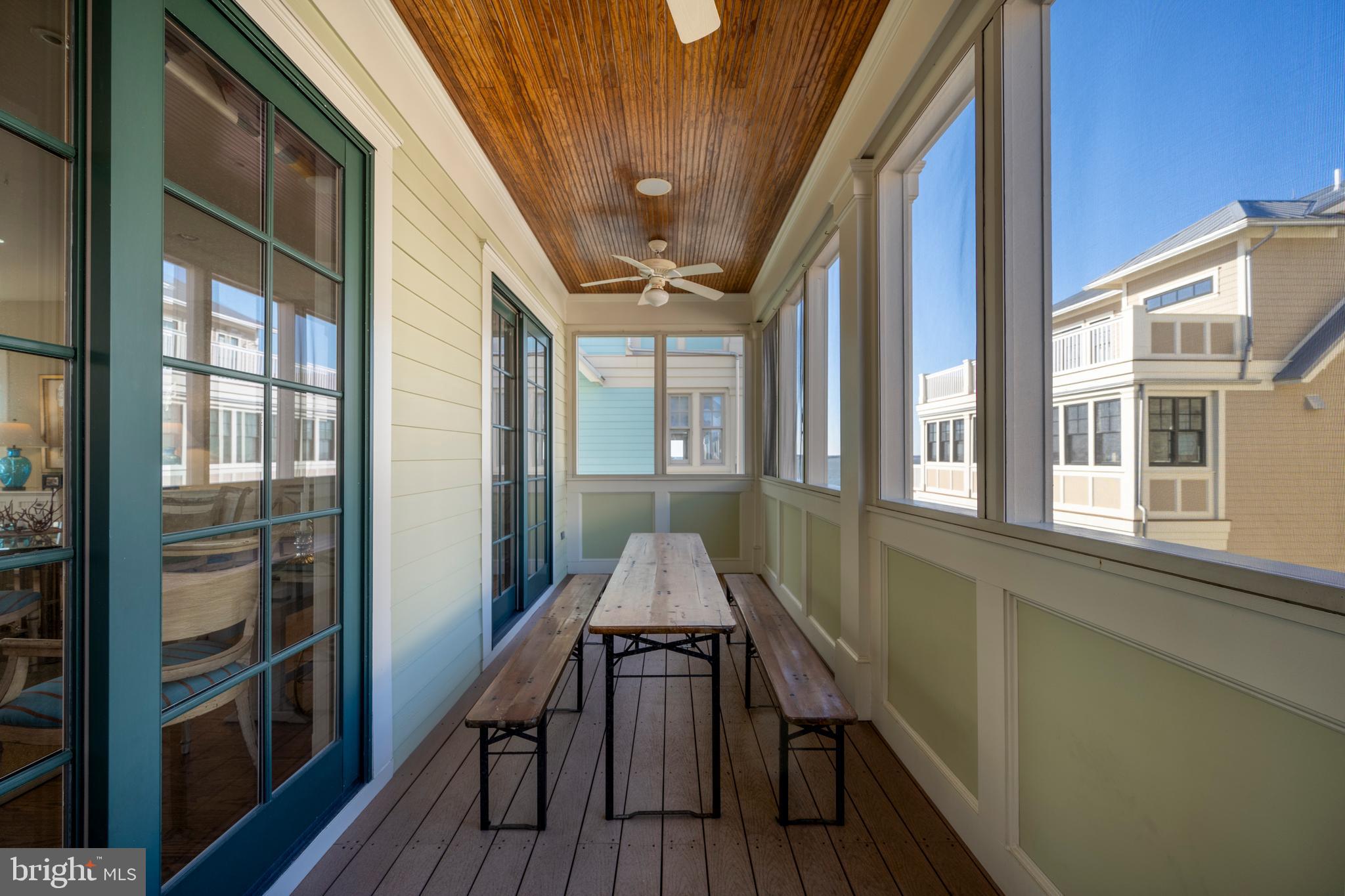 SUNSET ISLAND - Residential