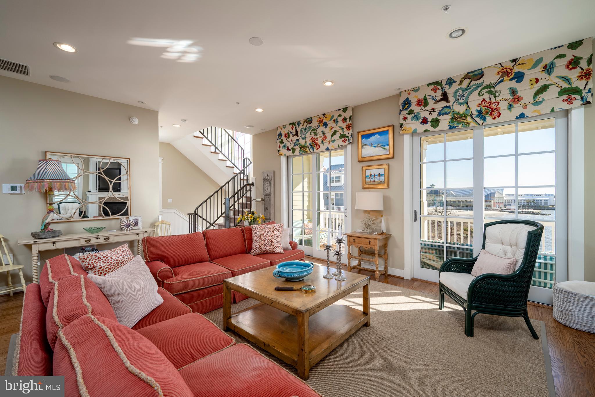 SUNSET ISLAND - Residential