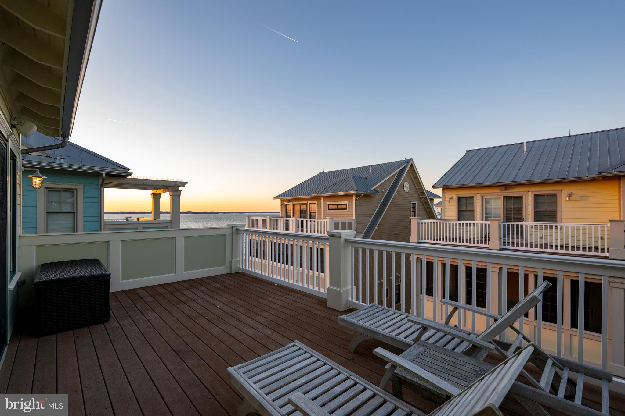 SUNSET ISLAND - Residential