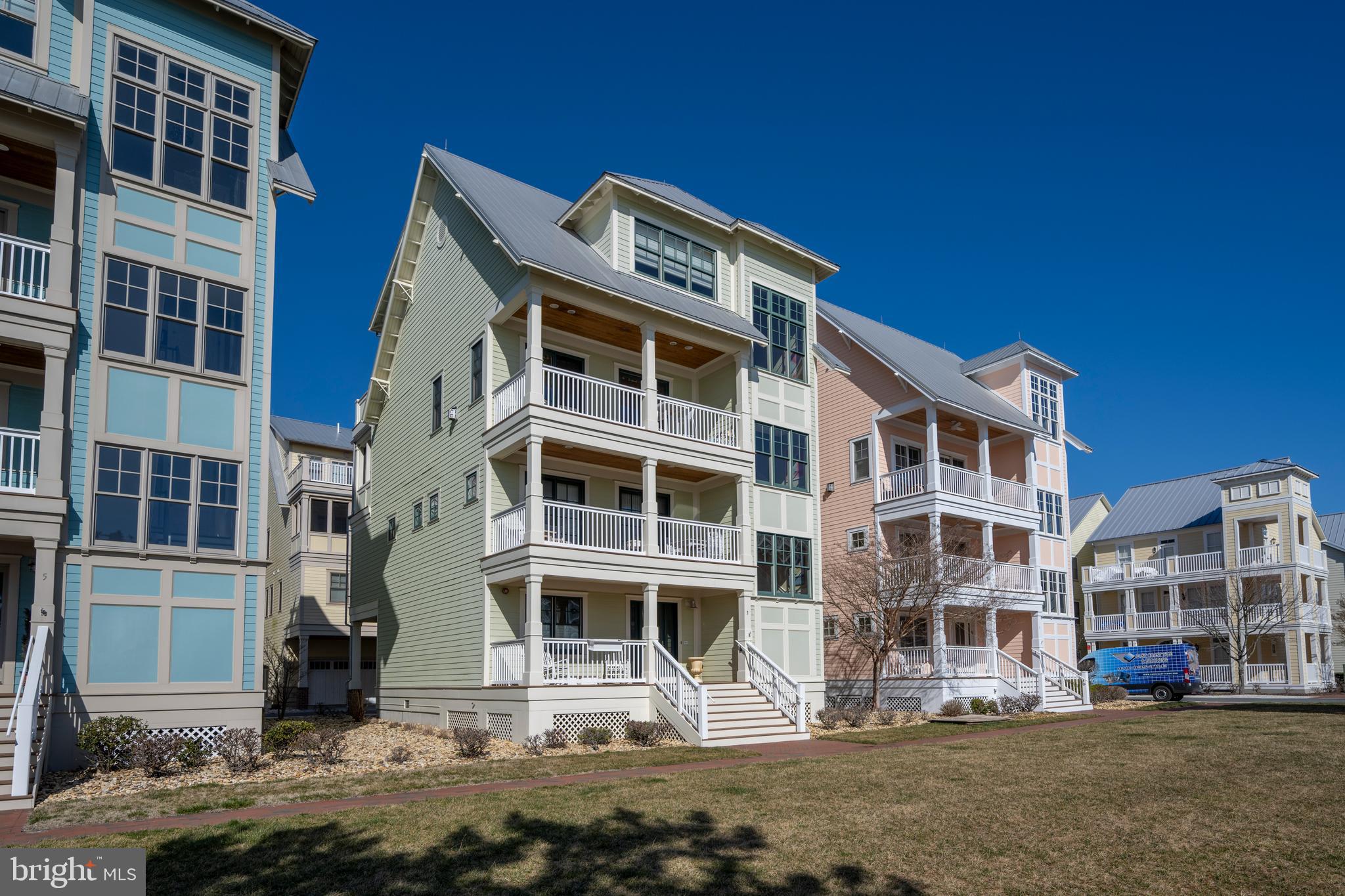 SUNSET ISLAND - Residential