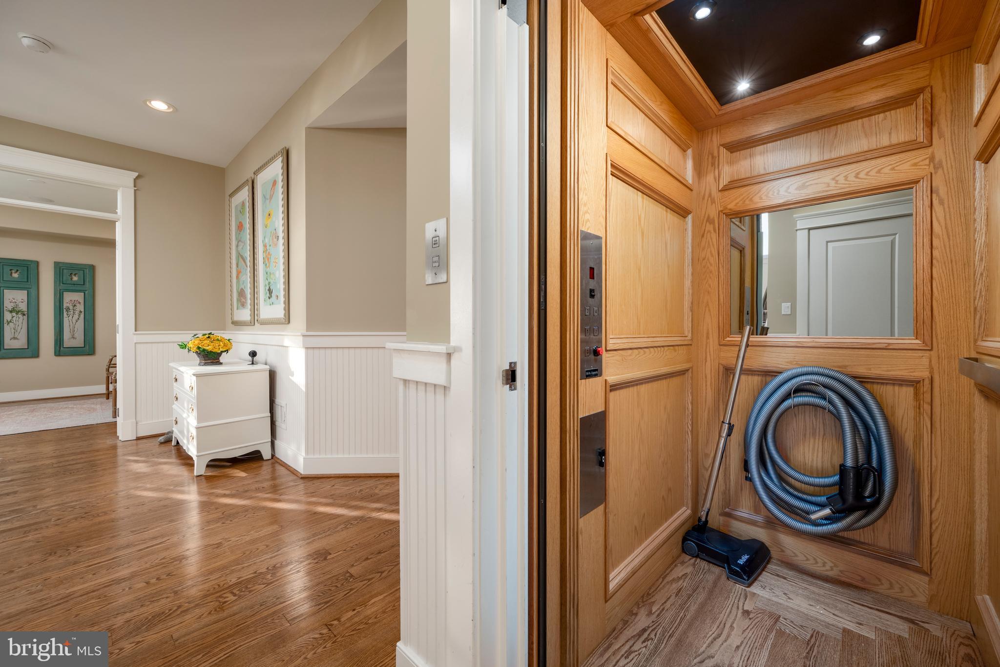 SUNSET ISLAND - Residential