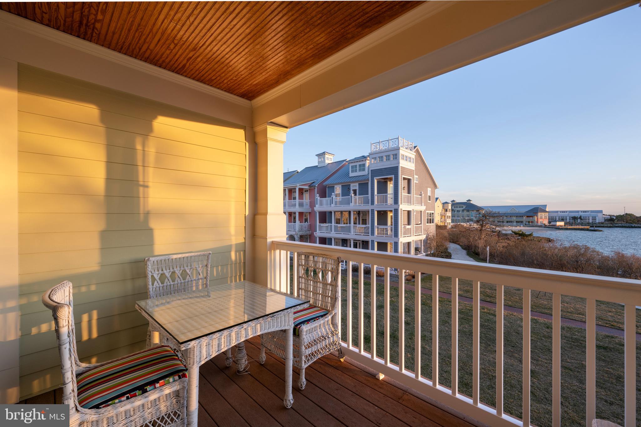 SUNSET ISLAND - Residential