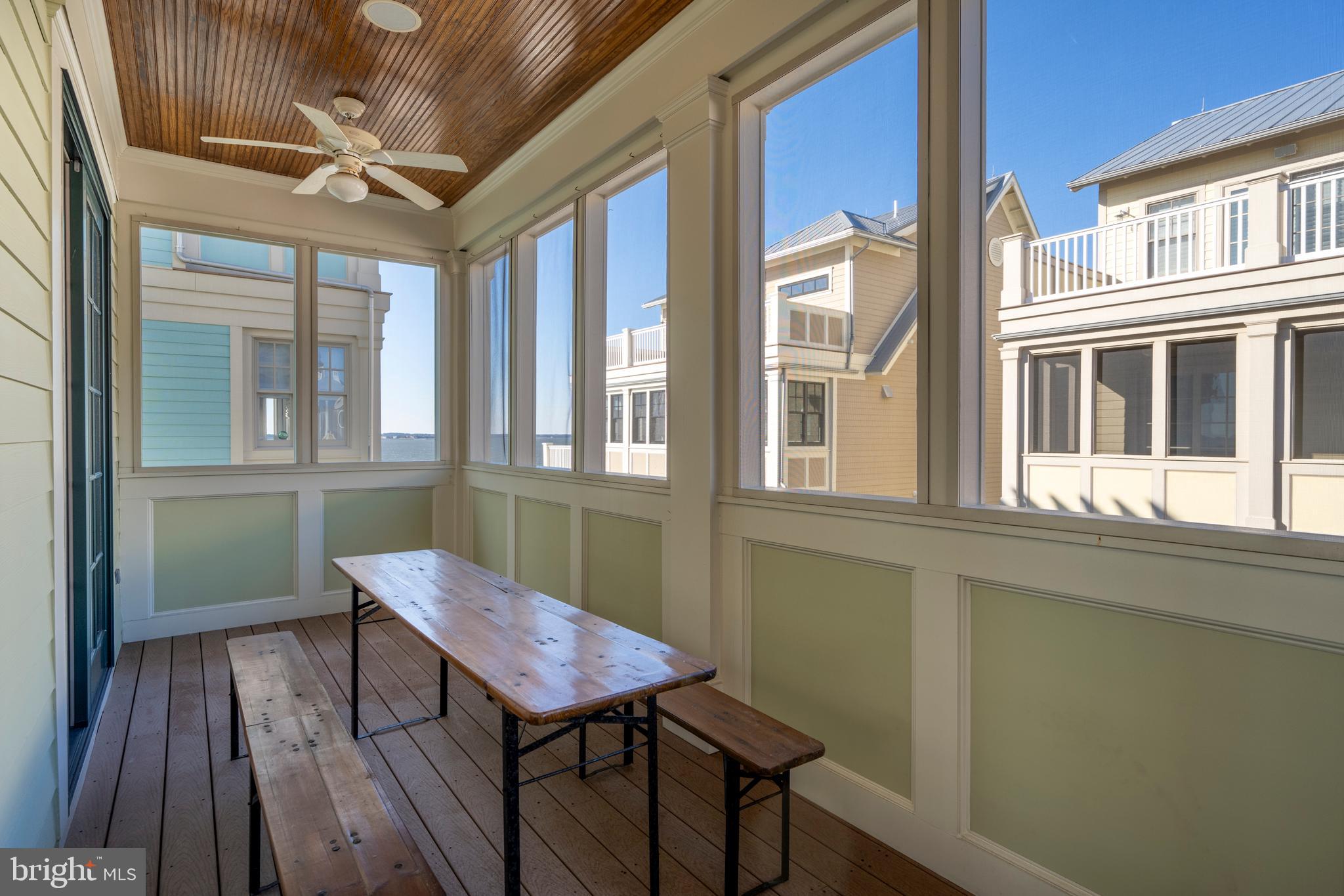 SUNSET ISLAND - Residential