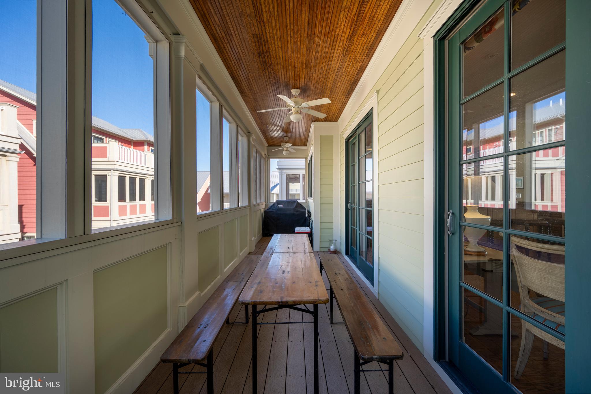 SUNSET ISLAND - Residential