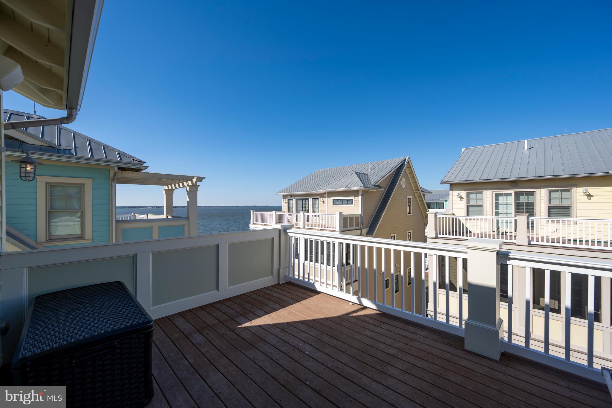 SUNSET ISLAND - Residential