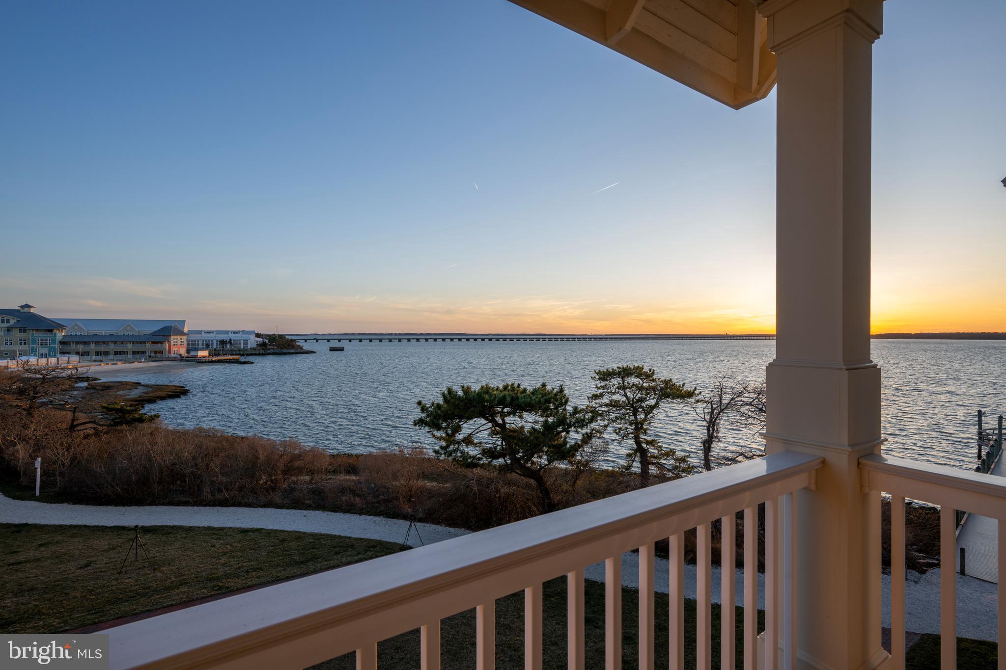 SUNSET ISLAND - Residential