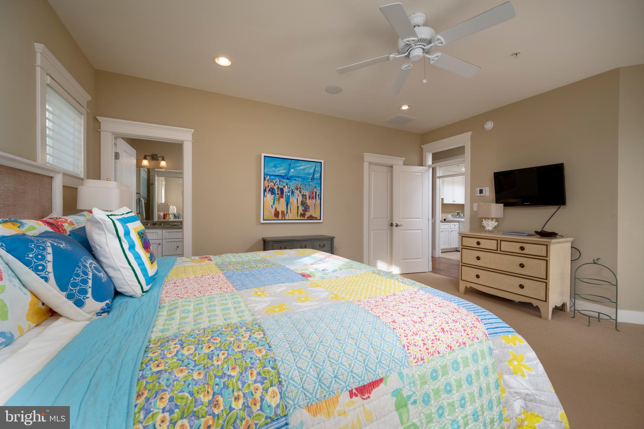 SUNSET ISLAND - Residential