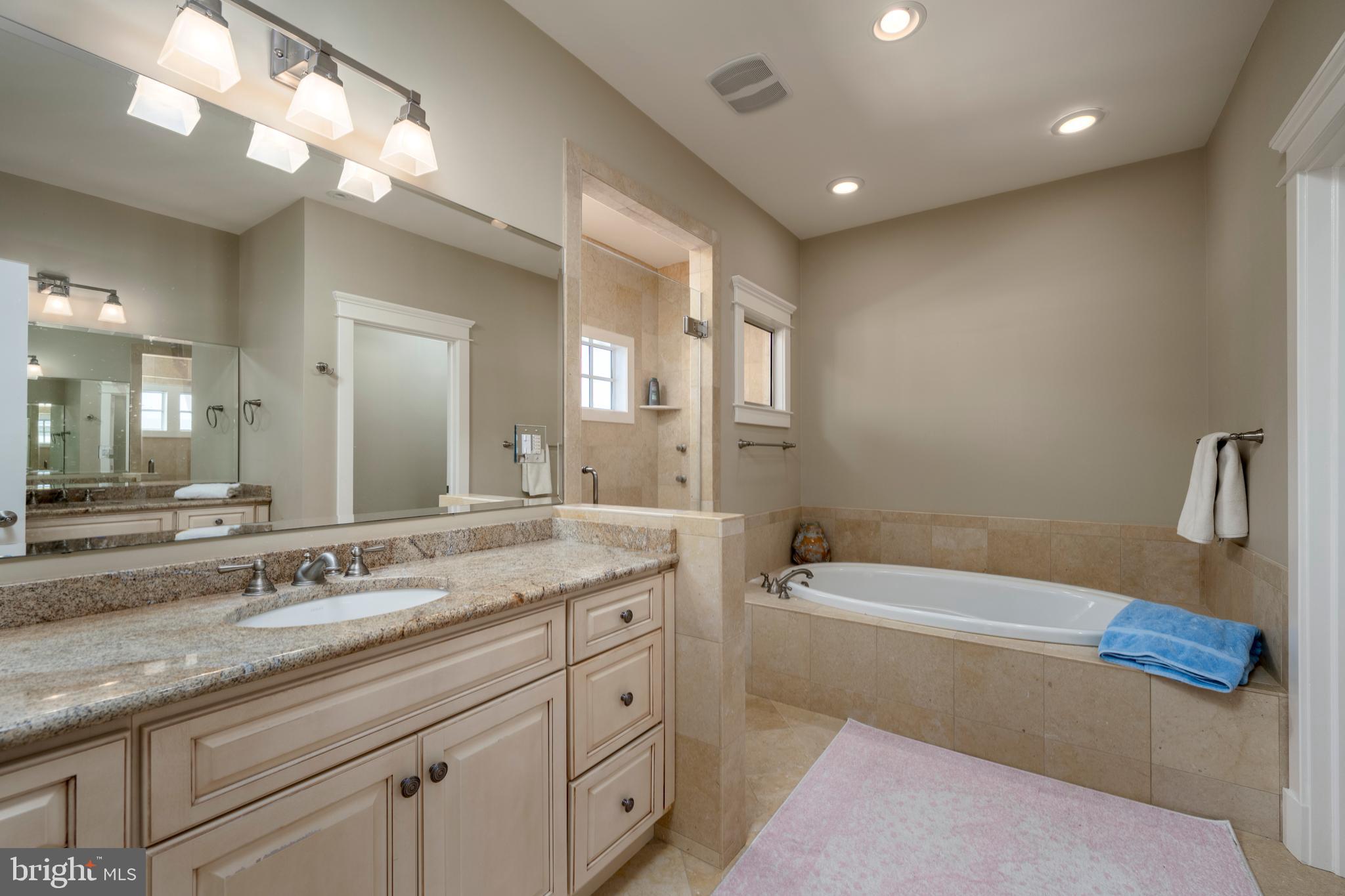 SUNSET ISLAND - Residential