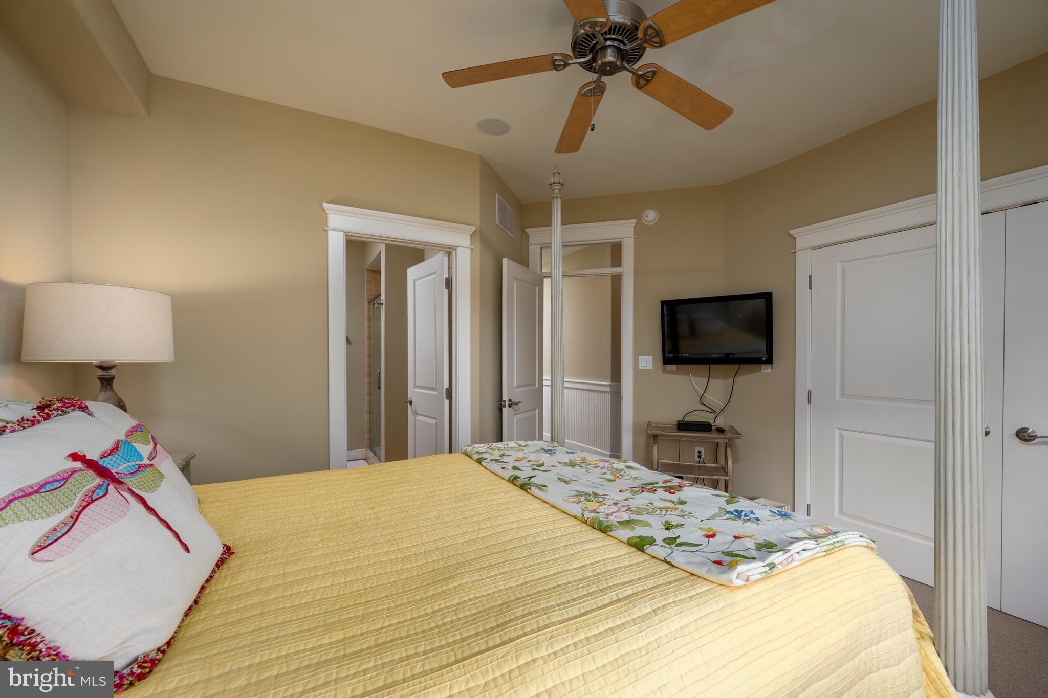 SUNSET ISLAND - Residential