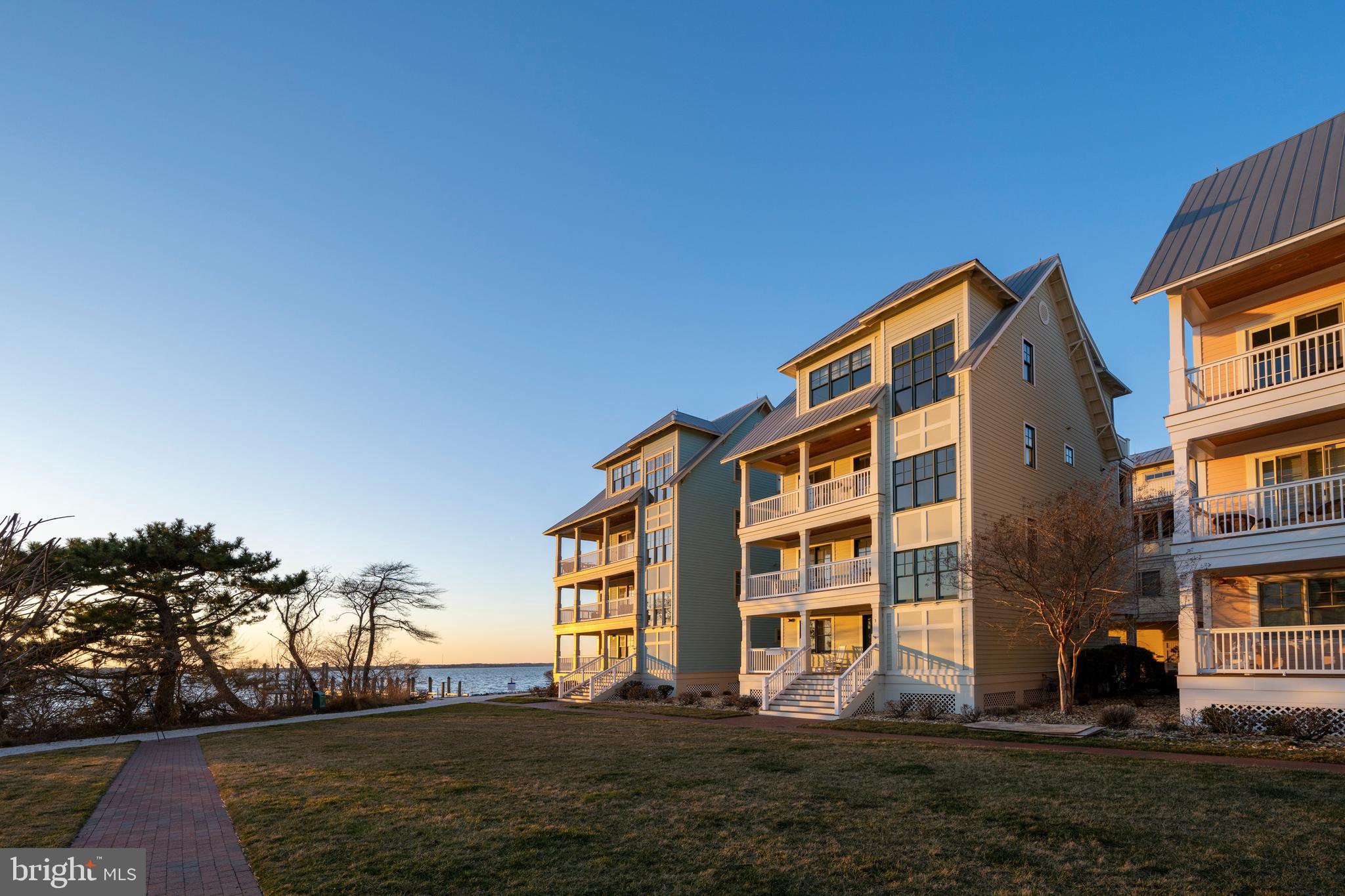 SUNSET ISLAND - Residential