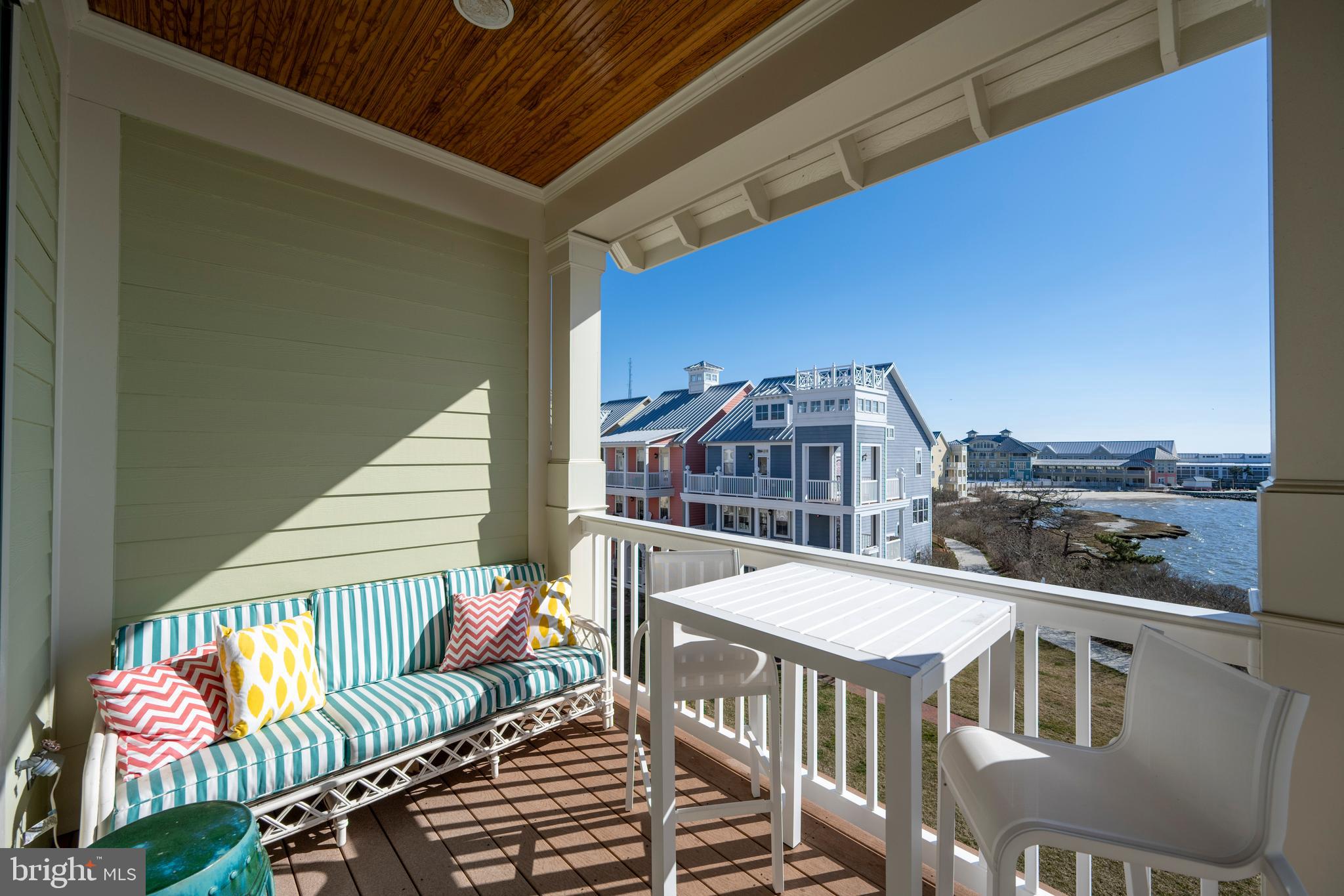 SUNSET ISLAND - Residential