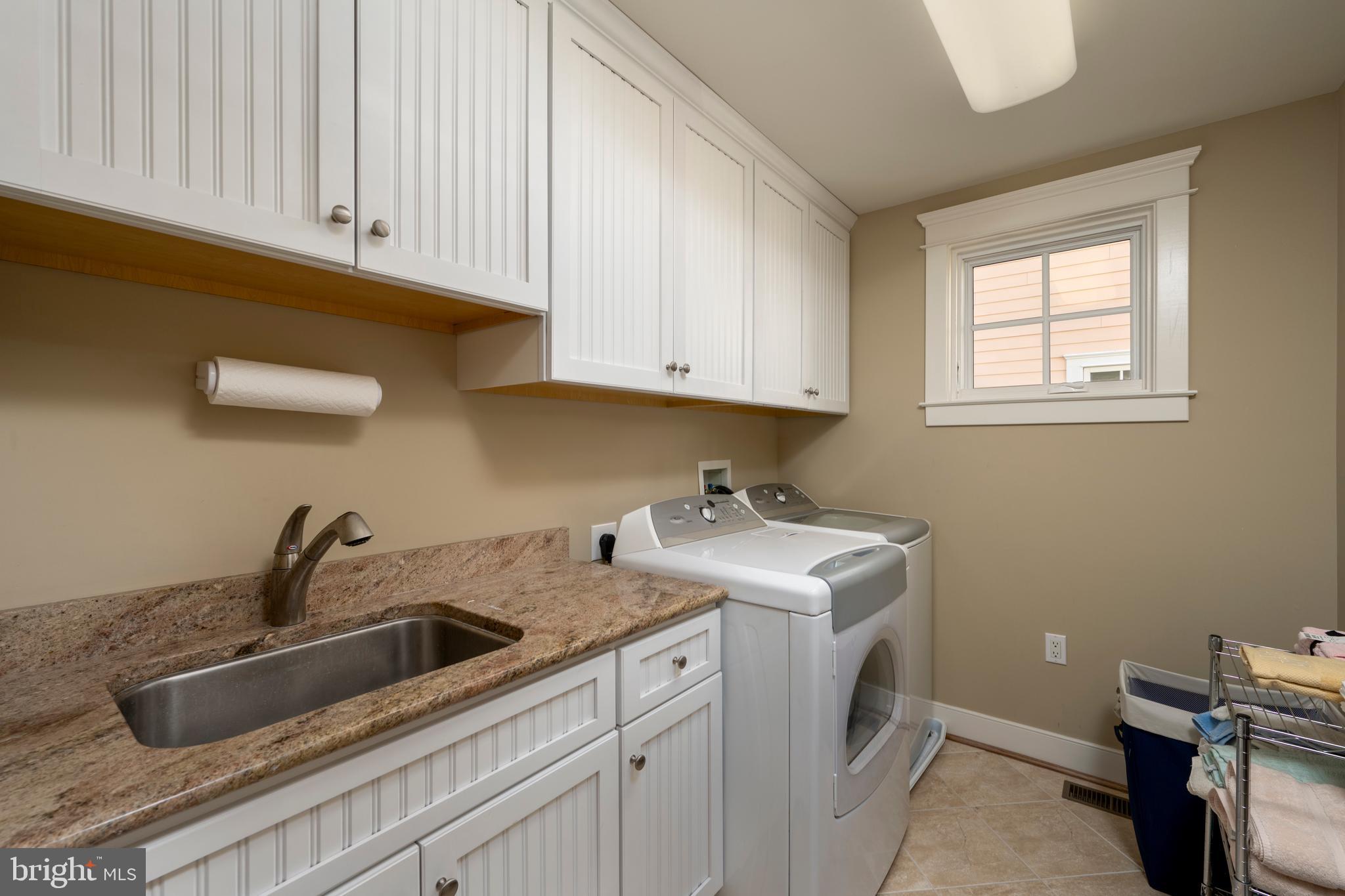 SUNSET ISLAND - Residential