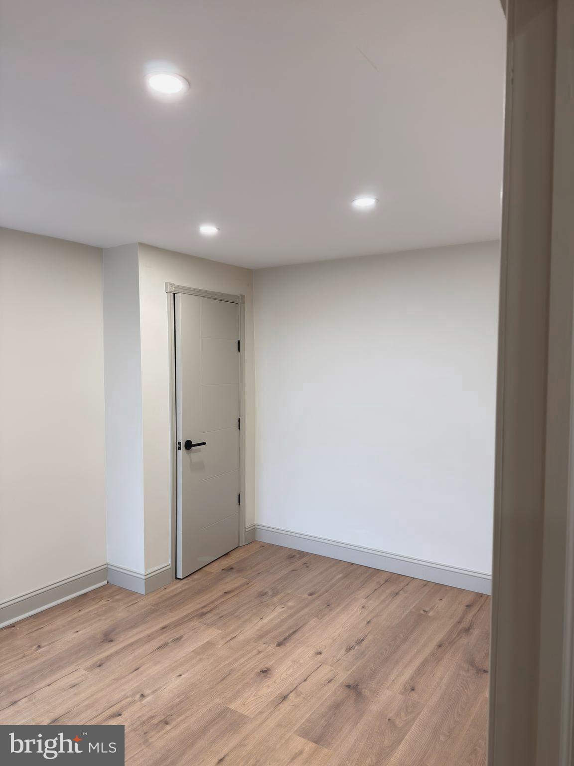 EAST KENSINGTON - Residential