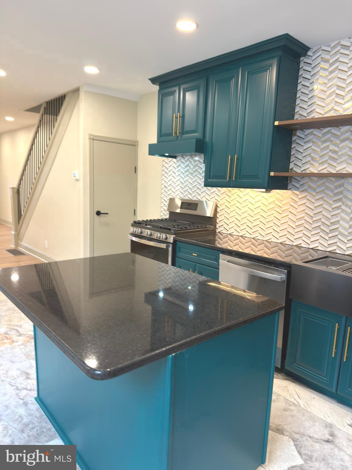 EAST KENSINGTON - Residential