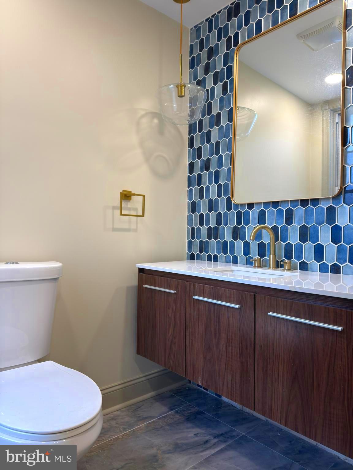 EAST KENSINGTON - Residential