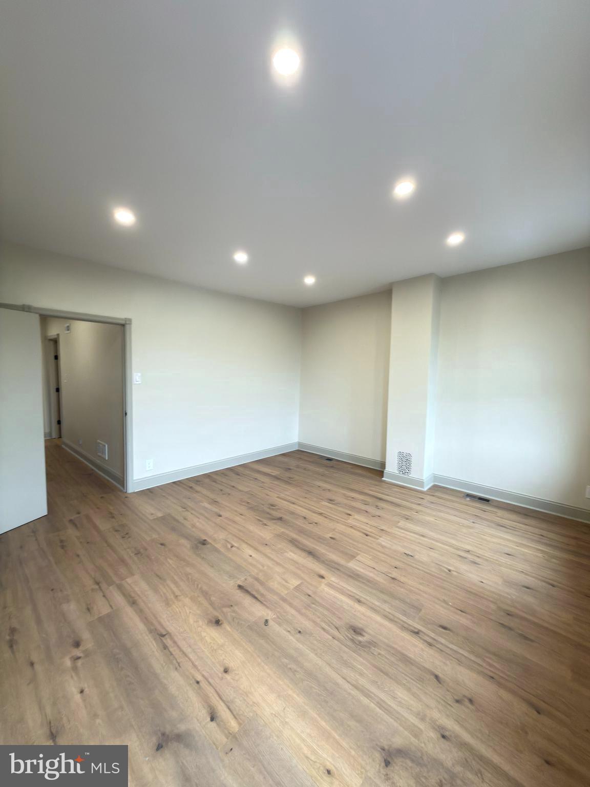 EAST KENSINGTON - Residential