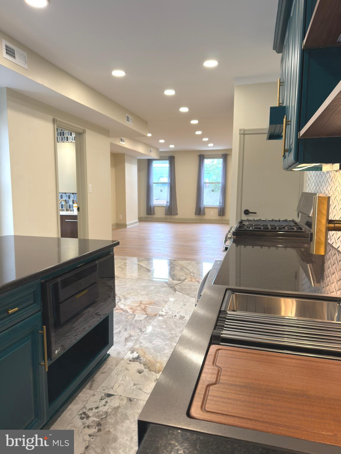 EAST KENSINGTON - Residential