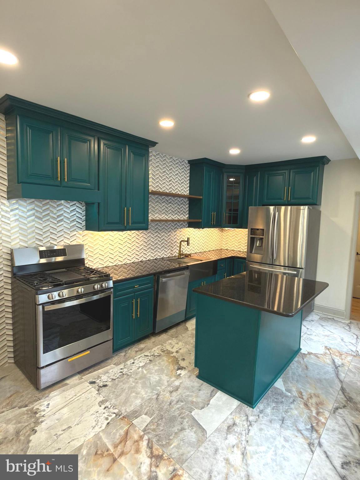 EAST KENSINGTON - Residential