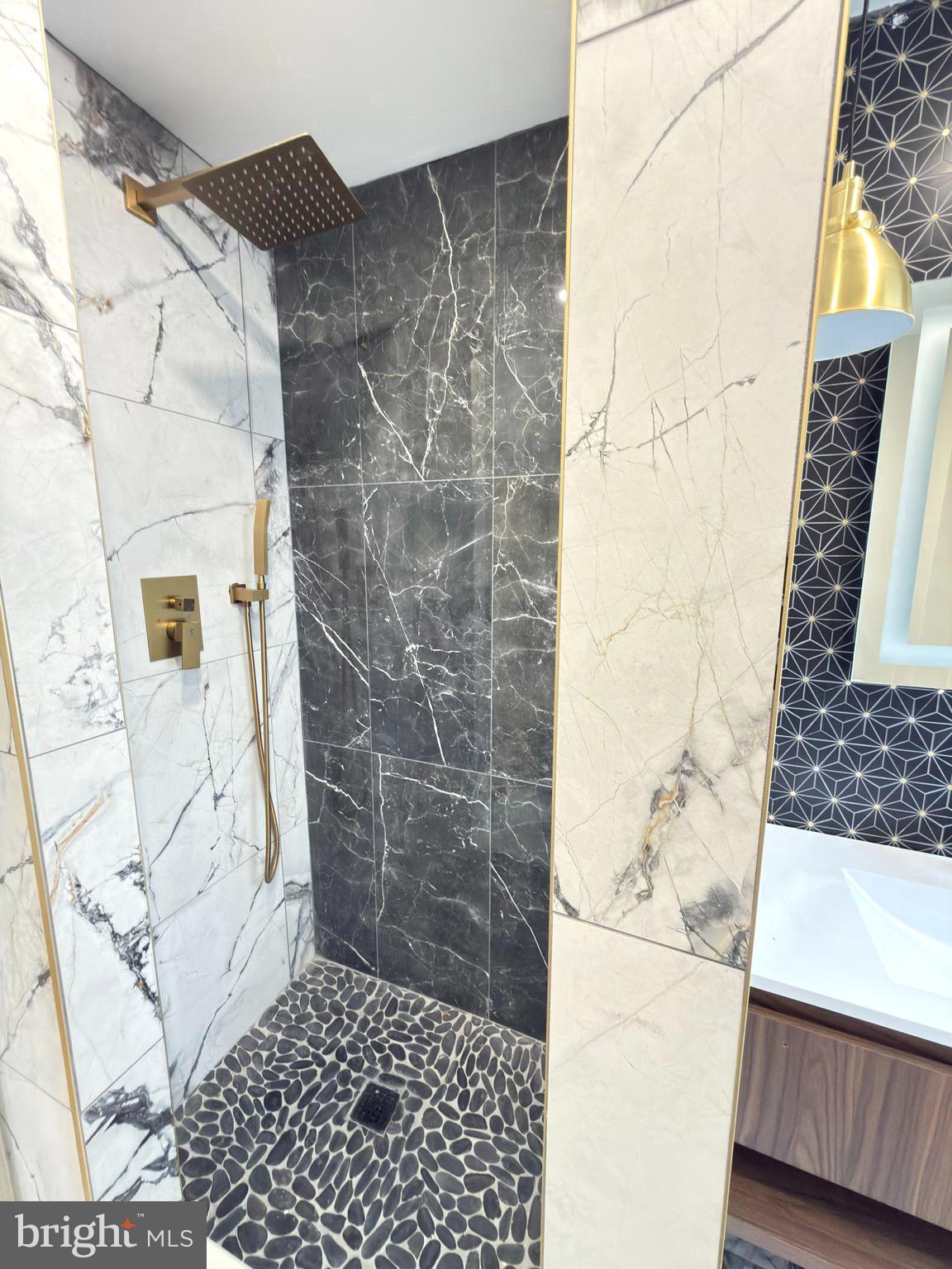 EAST KENSINGTON - Residential