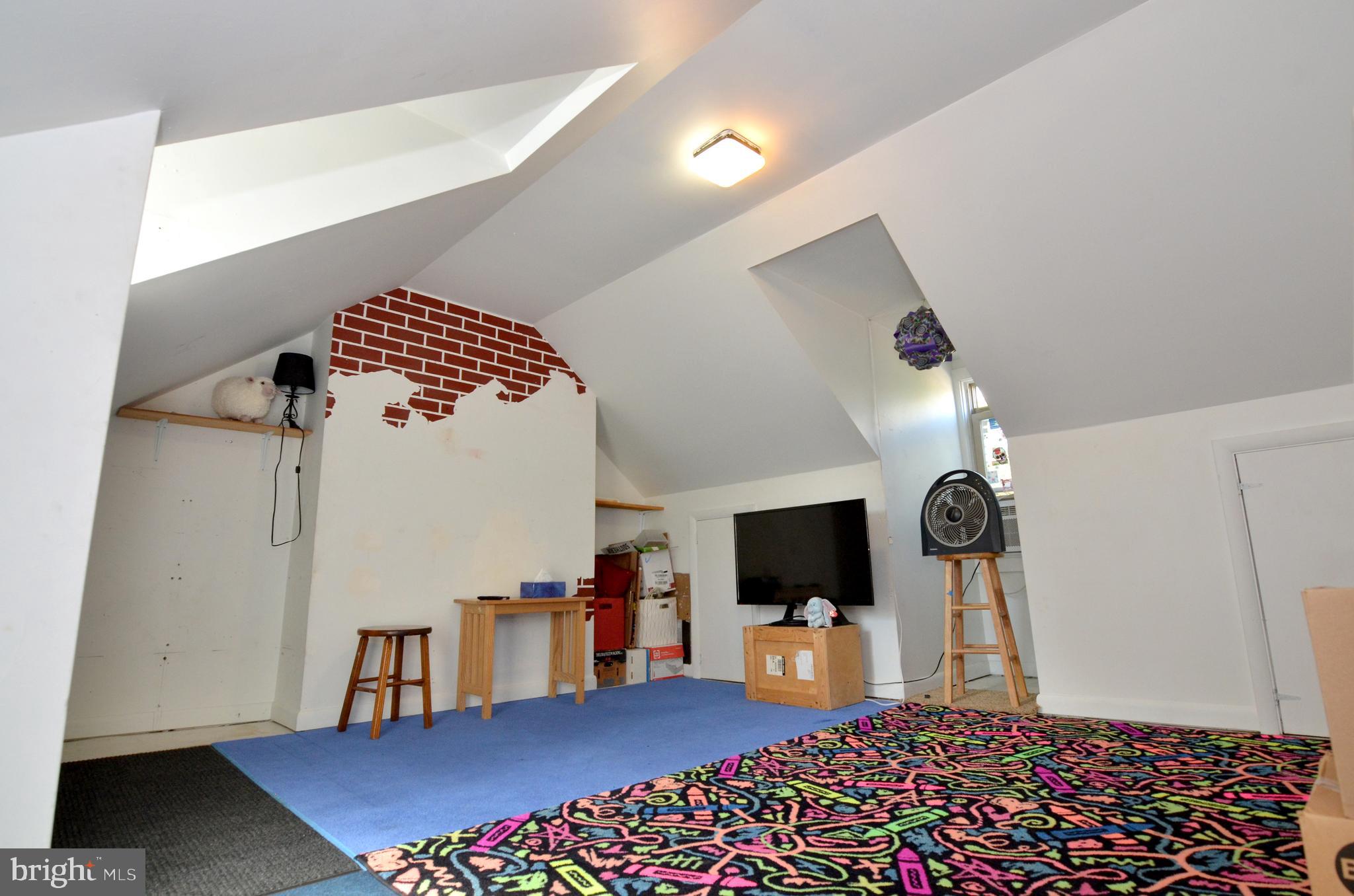 CHESTNUT HILL - Residential