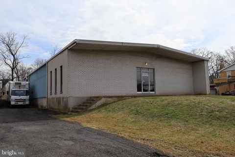 15 W THATCHER ROAD QUAKERTOWN PA 18951