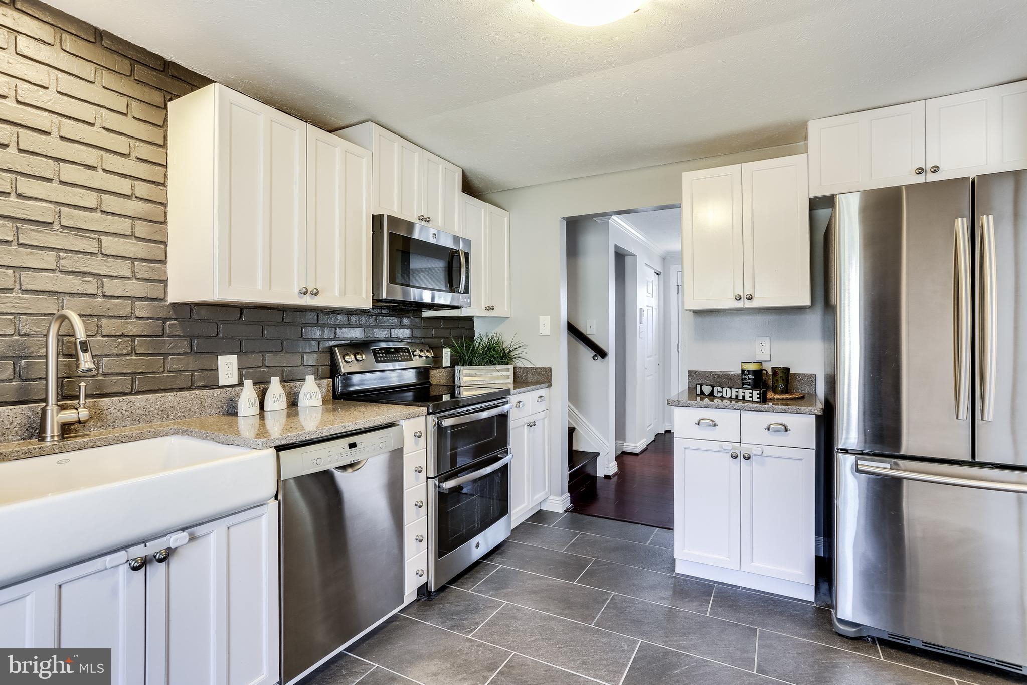 RIDGEFIELD - Residential