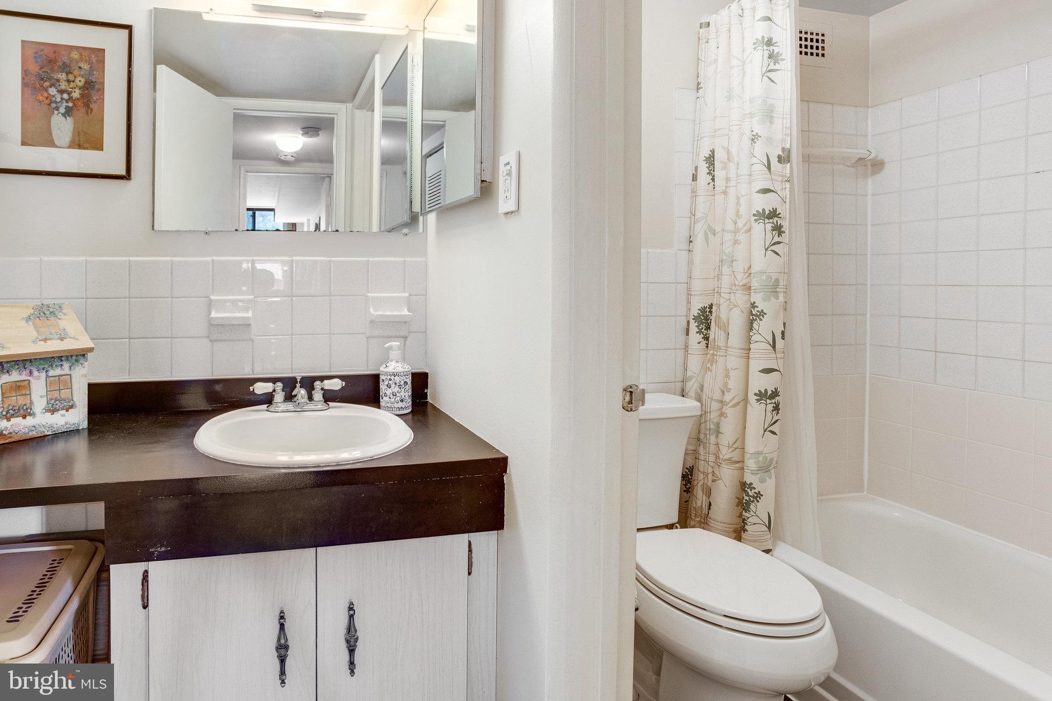 AMERICANA CENTRE - Residential Lease