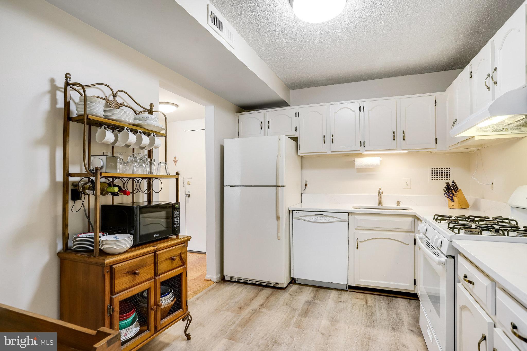 AMERICANA CENTRE - Residential Lease