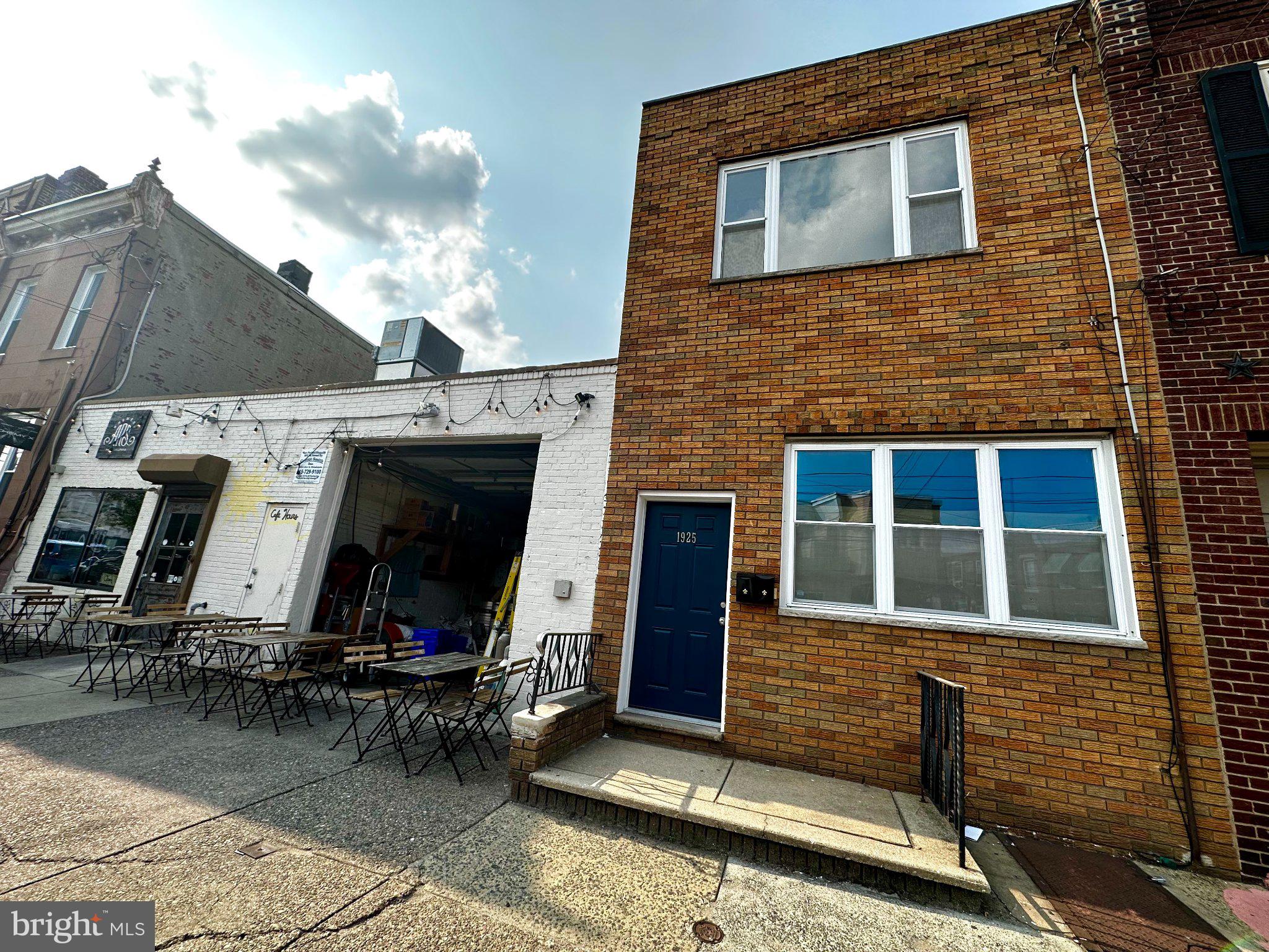 1925 W PASSYUNK AVENUE