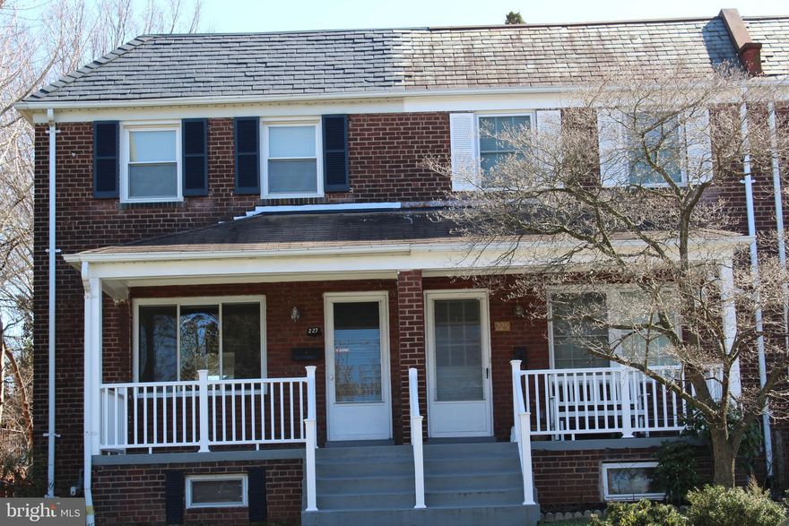 CLASSIC DEL RAY CHARM 3 LEVEL 2 BEDROOMS 2 FULL BATHS UPSTAIRS BATH IS NEW. END UNIT. 1 CAR DETACHED GARAGE AND DRIVEWAY PARKING. NEW HARDWOOD FLOORS IN THE LIVING AND DINING ROOM KITCHEN AND UPSTAIRS HALLWAY. NEW GRANITE COUNTERTOPS. FINISHED RECREATION ROOM WITH GAS FIREPLACE. 4 ZONE DUCTLESS HVAC. REPLACEMENT WINDOWS. SLATE ROOF REPLACED IN 2014. ADDITION CAN BE OFFICE OR SUNROOM AND HAS NEW FLOORING.  EASY WALK TO THE AVENUE. YOUR OWN FIG TREE IN THE BACKYARD. APPROX. 1/2 MILE TO THE BRADDOCK ROAD METRO. CLOSE TO THE PROPOSED AMAZON HQ 2