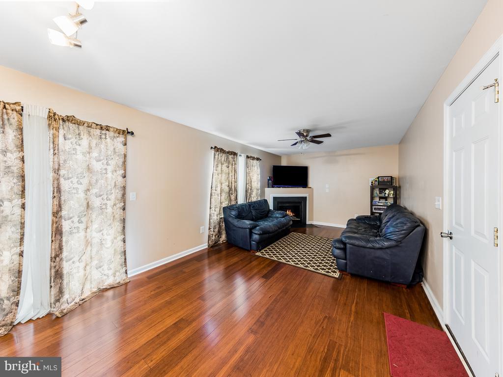 PRESIDENTIAL LAKES - Residential